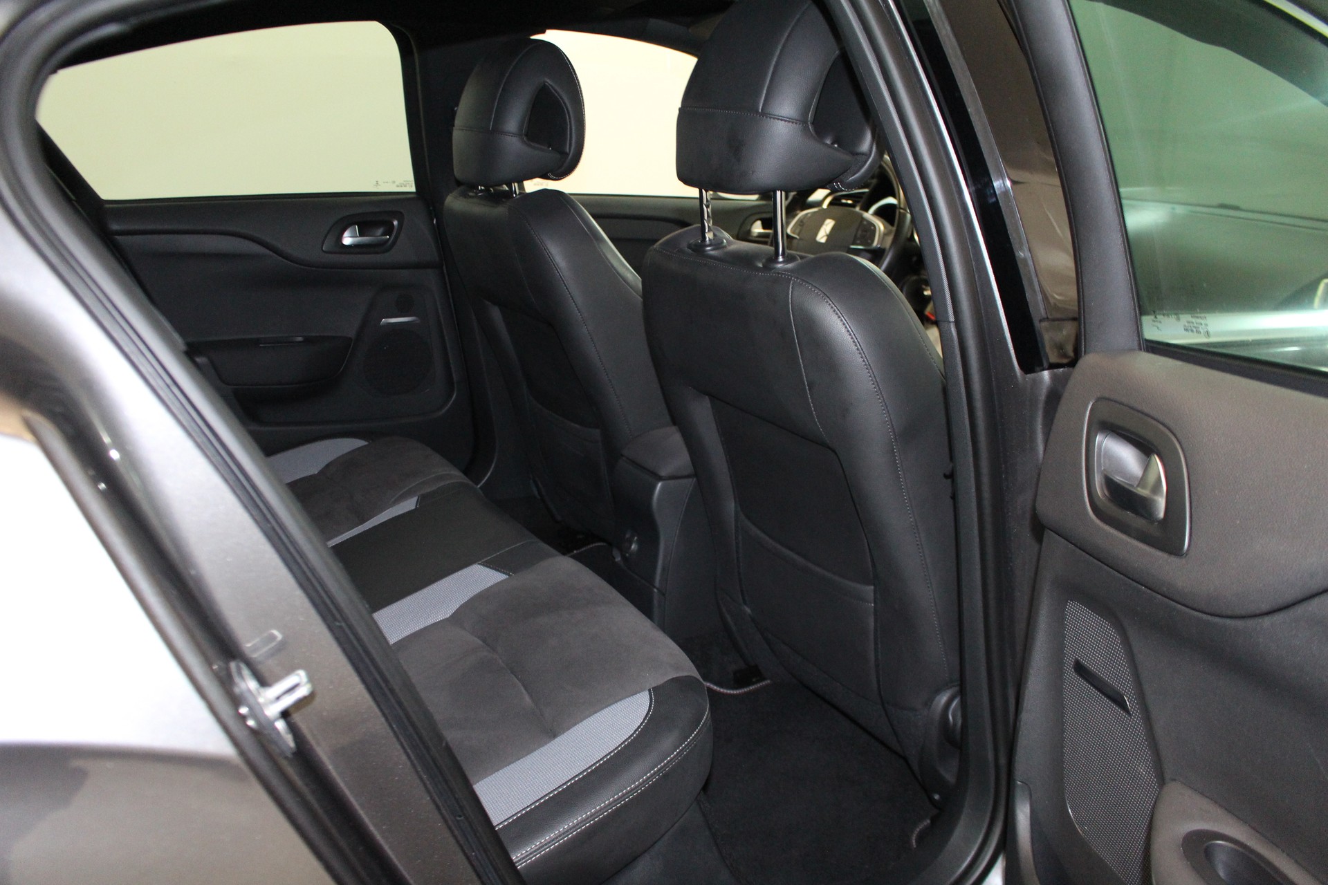 DS AUTOMOBILES DS4 2.0 BlueHDi 180 Performance L.-image-9