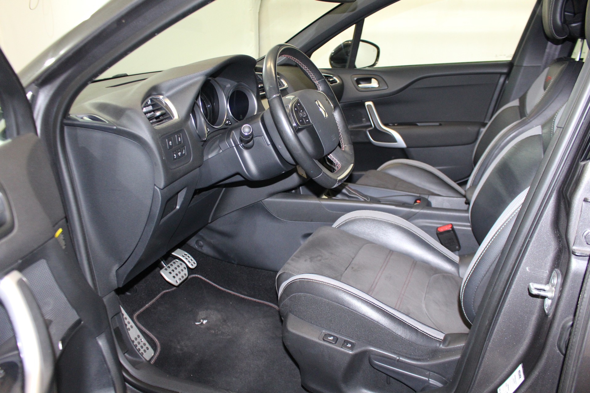 DS AUTOMOBILES DS4 2.0 BlueHDi 180 Performance L.-image-6