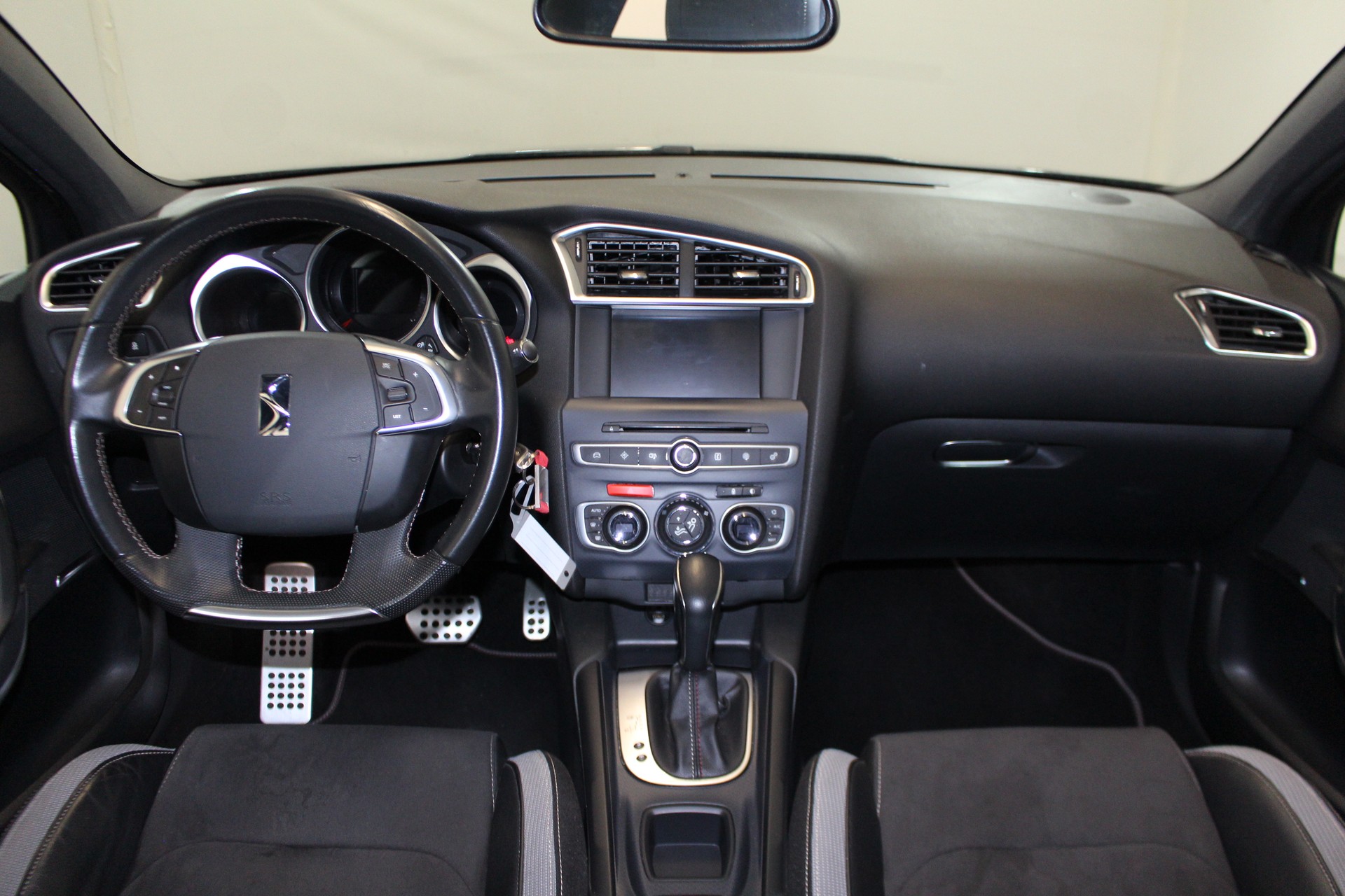 DS AUTOMOBILES DS4 2.0 BlueHDi 180 Performance L.-image-12