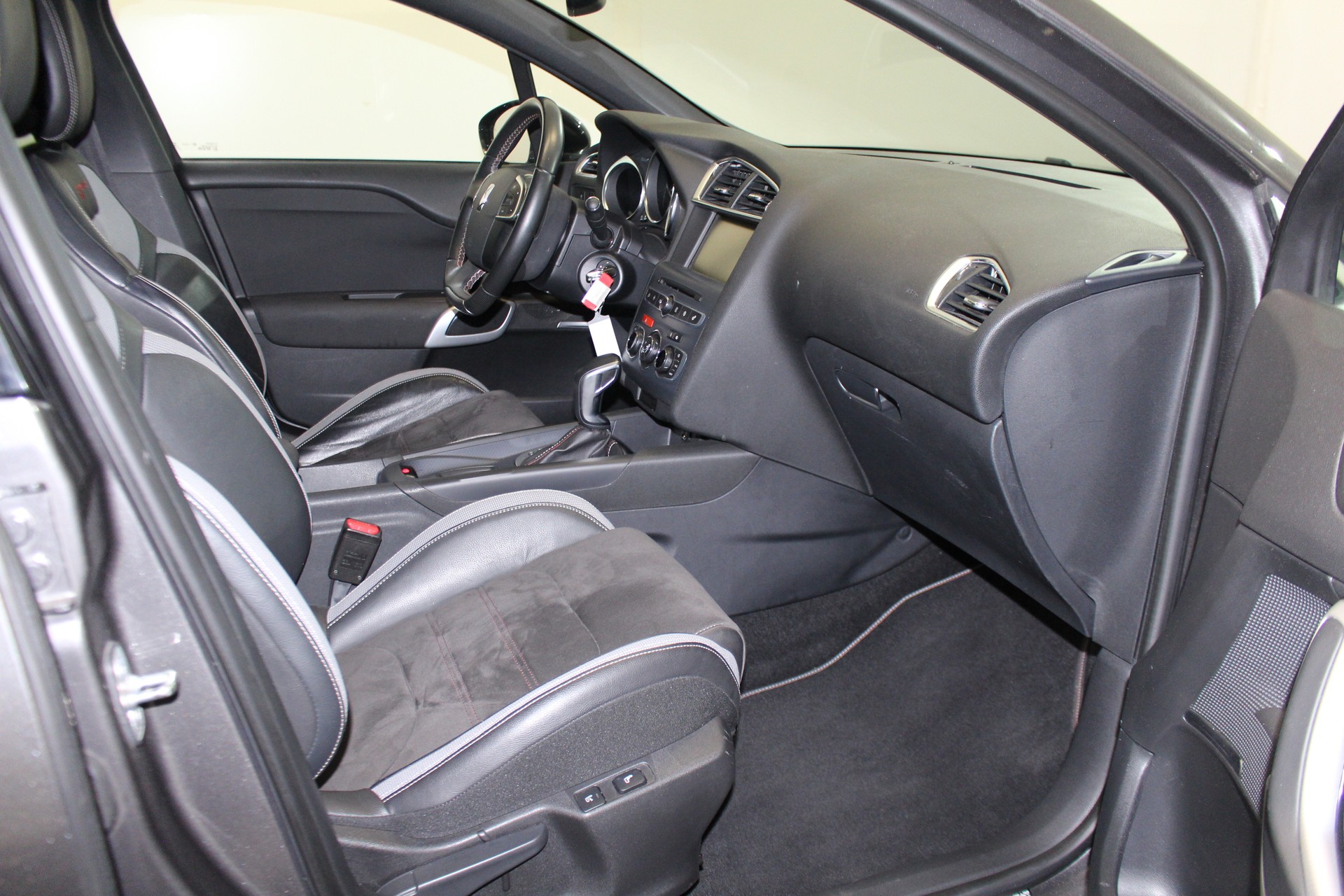 DS AUTOMOBILES DS4 2.0 BlueHDi 180 Performance L.-image-10
