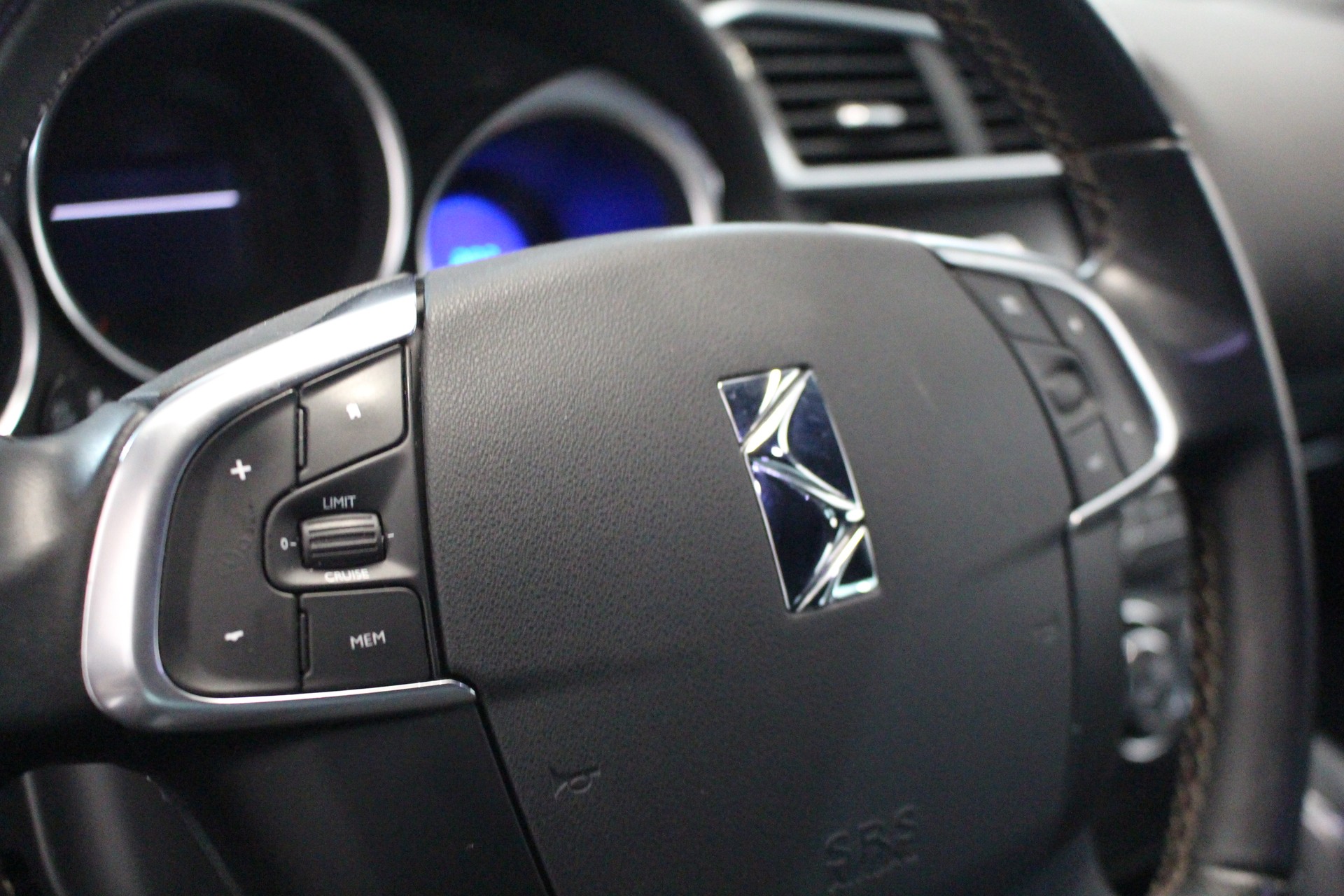 DS AUTOMOBILES DS4 2.0 BlueHDi 180 Performance L.-image-13