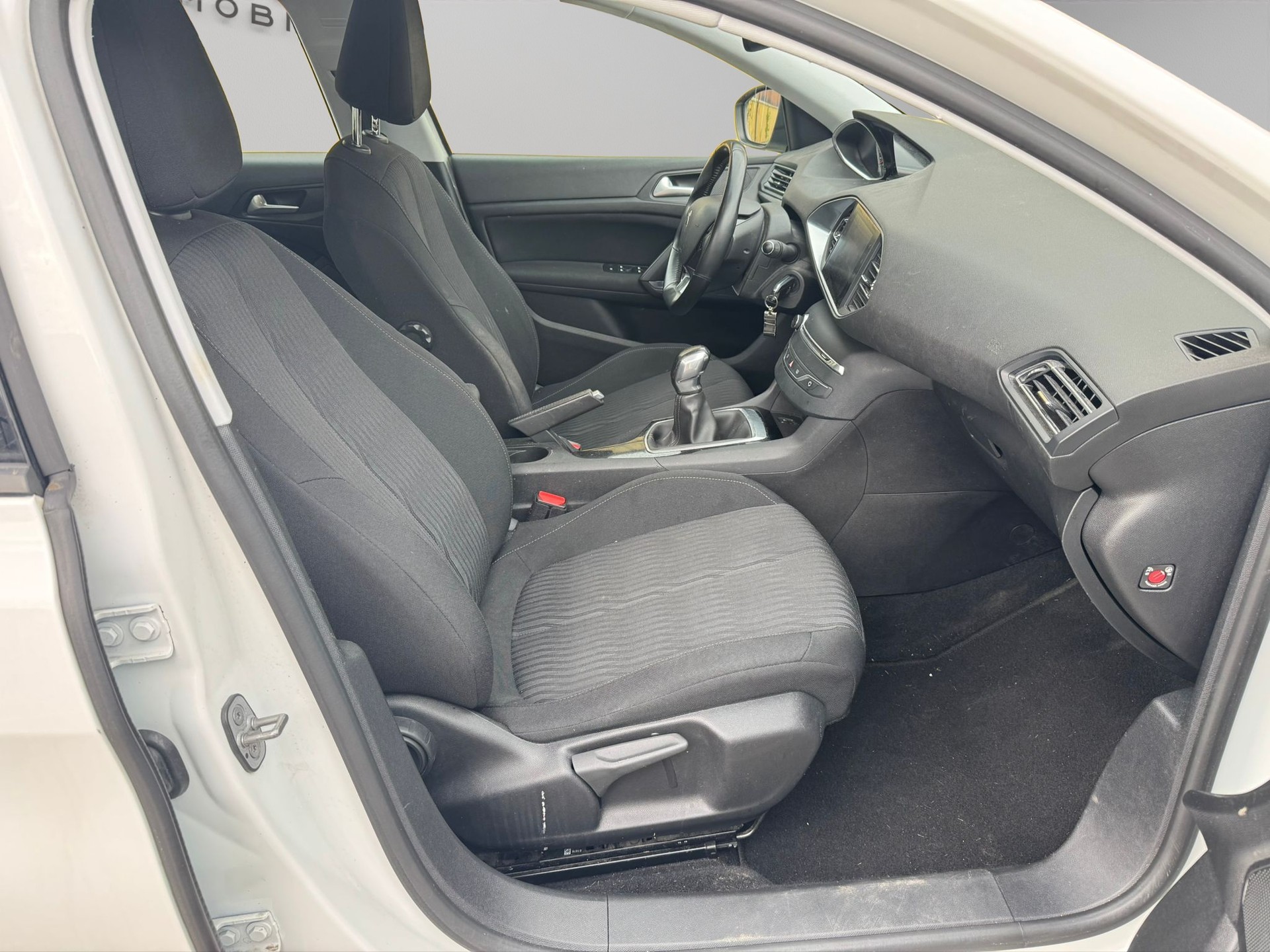 PEUGEOT 308 SW 1.2 THP Style-image-12