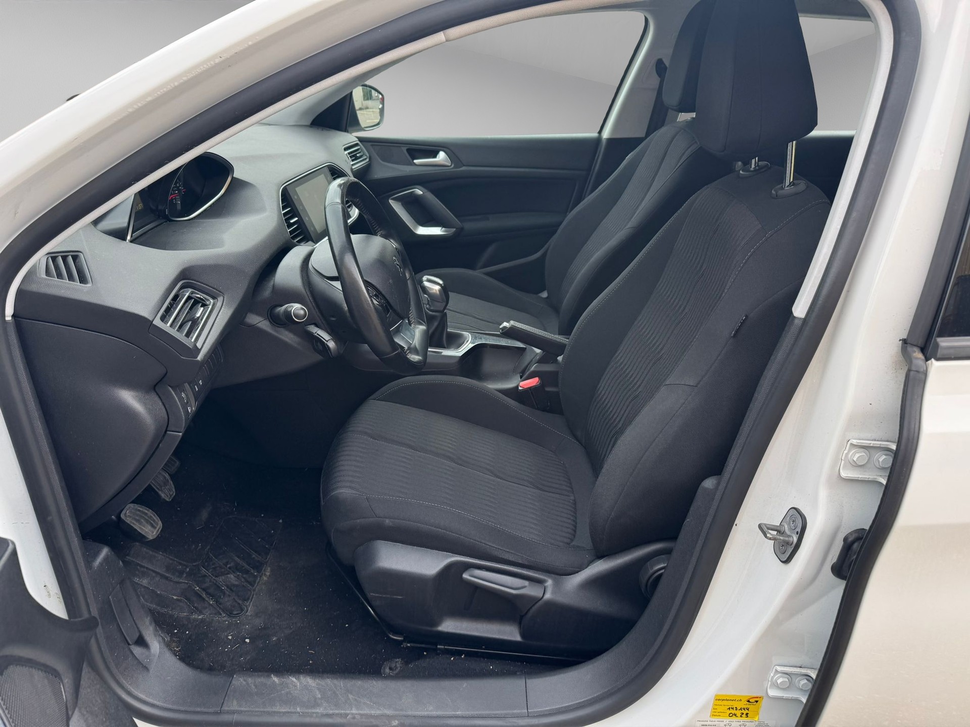 PEUGEOT 308 SW 1.2 THP Style-image-11