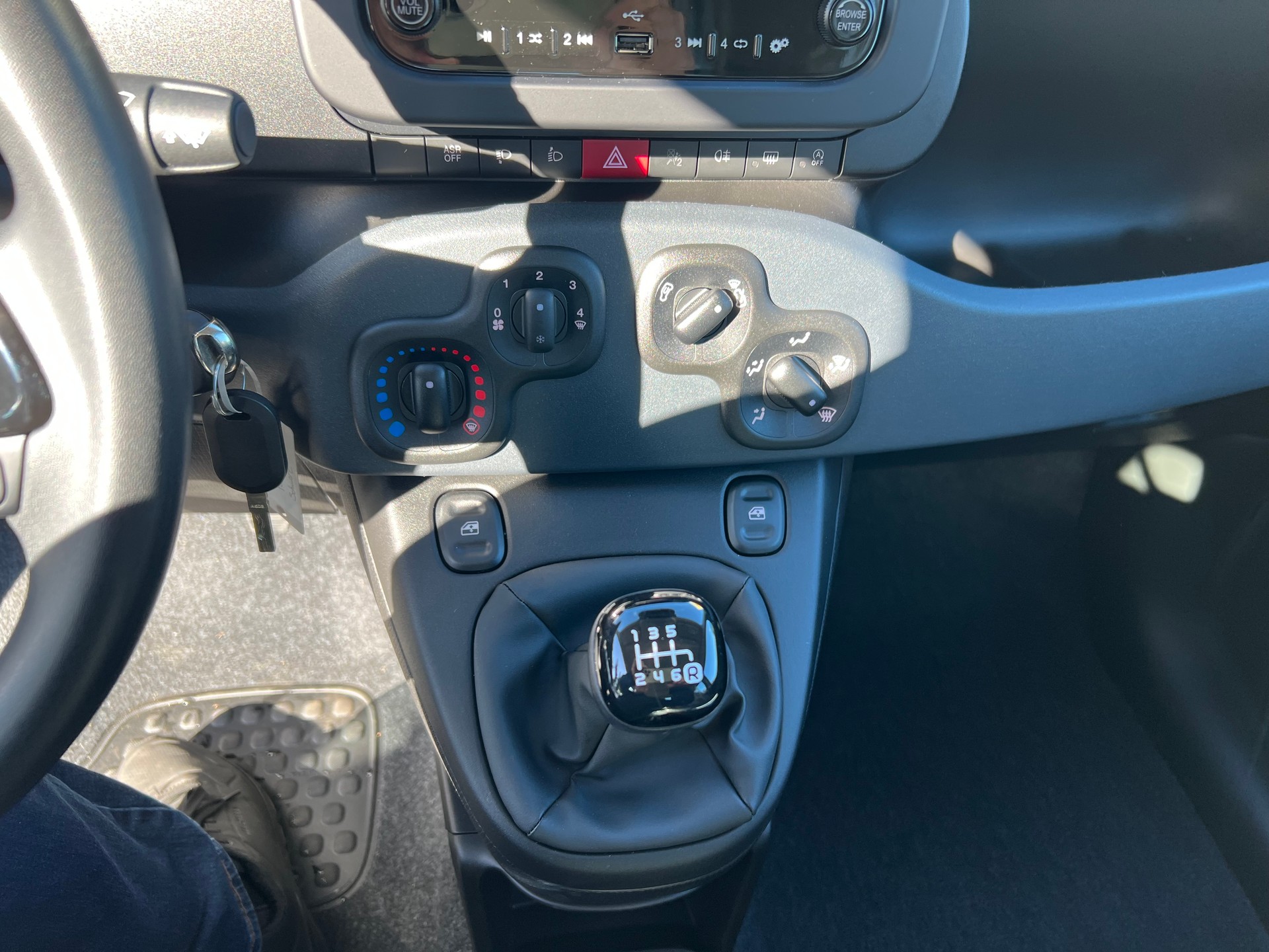 FIAT Panda 1.0 MHEV Cross Spezial-image-16