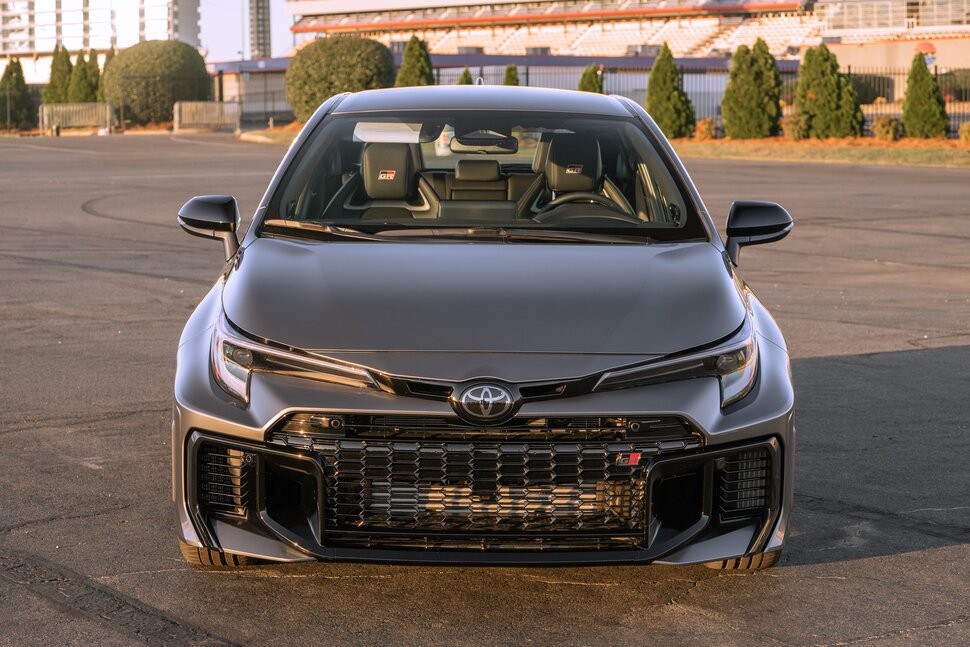 TOYOTA GR Corolla 1.6T AWD Premium Edition-image-2