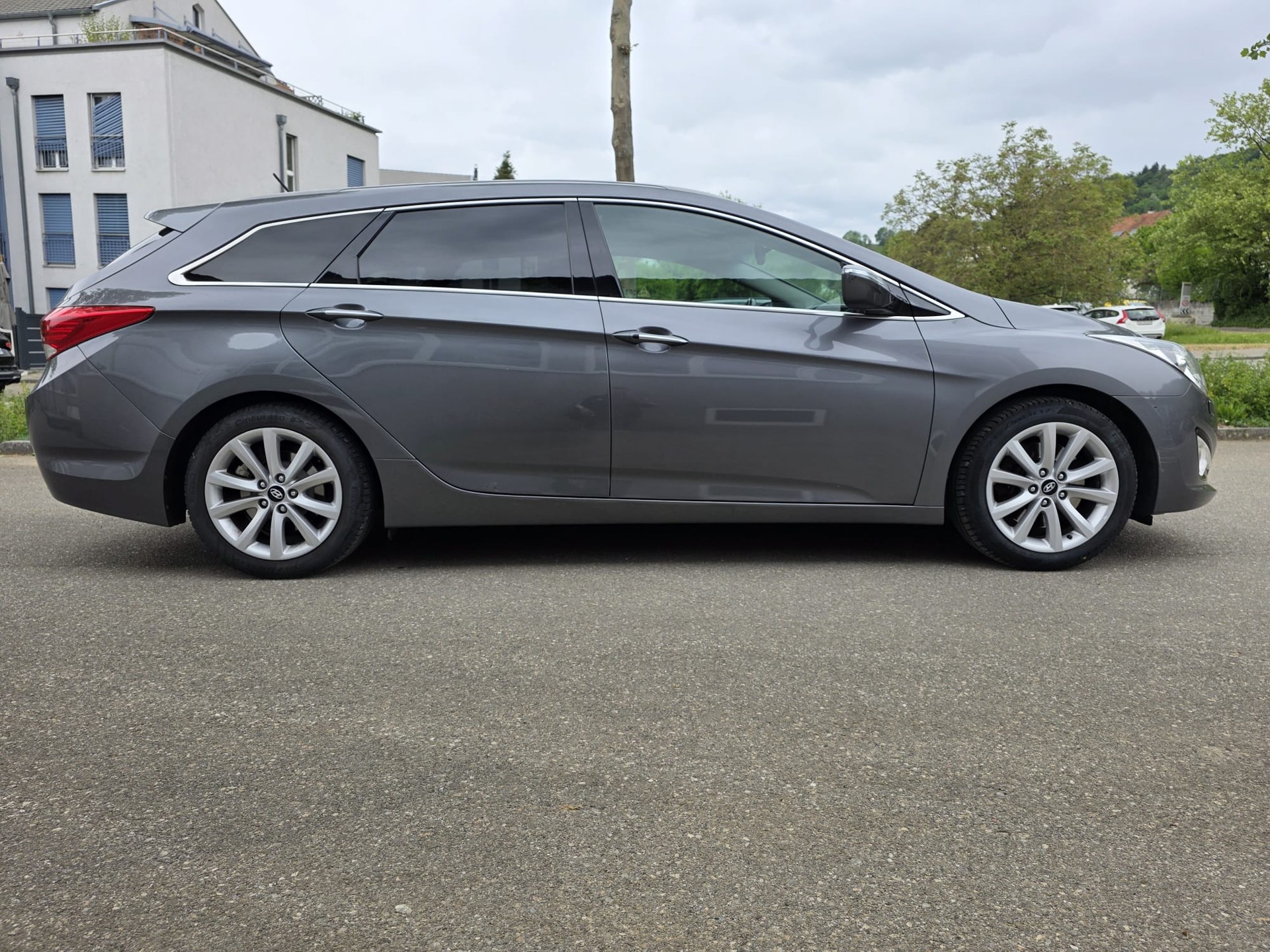 HYUNDAI i40 Wagon 2.0 GDi Premium Automatic-image-11