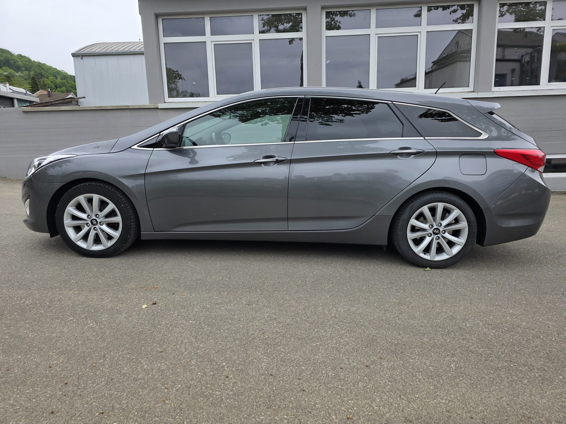 HYUNDAI i40 Wagon 2.0 GDi Premium Automatic-image-12