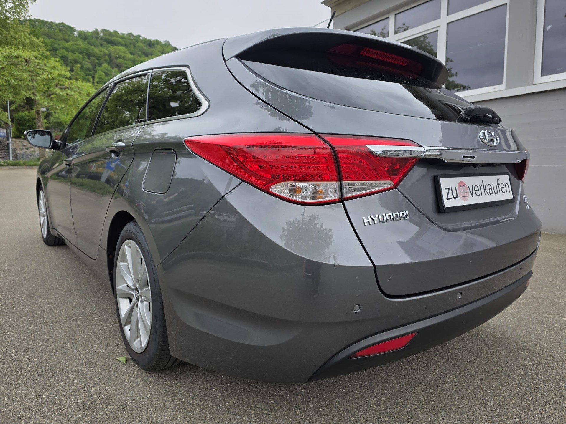 HYUNDAI i40 Wagon 2.0 GDi Premium Automatic-image-3