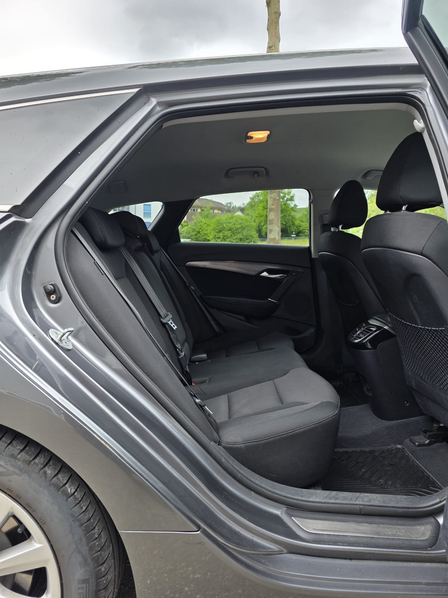 HYUNDAI i40 Wagon 2.0 GDi Premium Automatic-image-10
