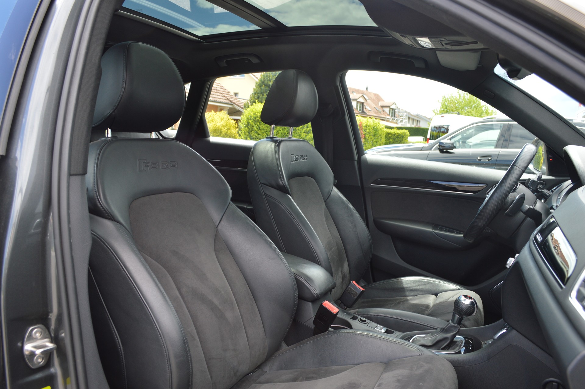 AUDI RS Q3 2.5 TFSI quattro S-tronic-image-8