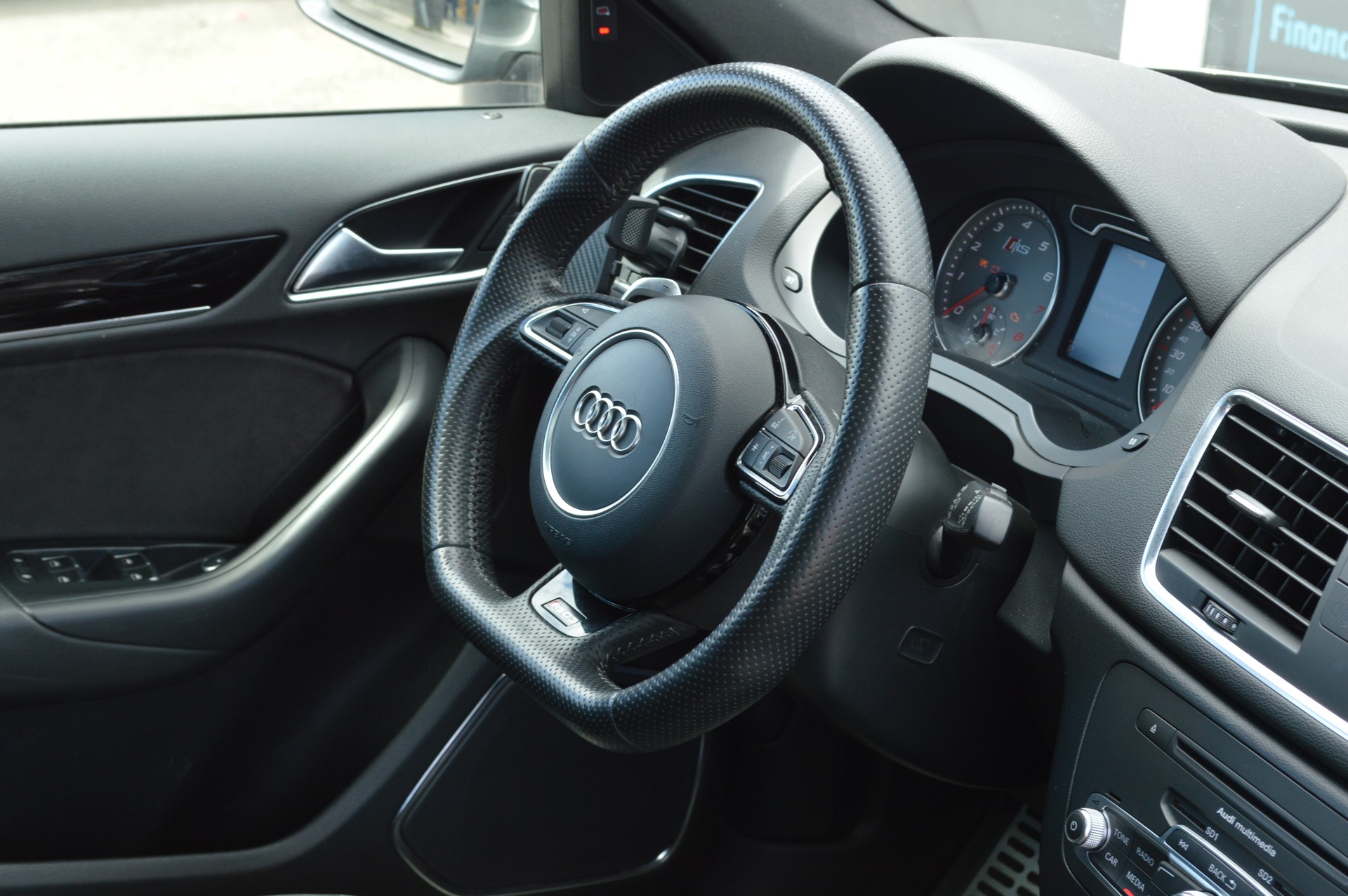 AUDI RS Q3 2.5 TFSI quattro S-tronic-image-10