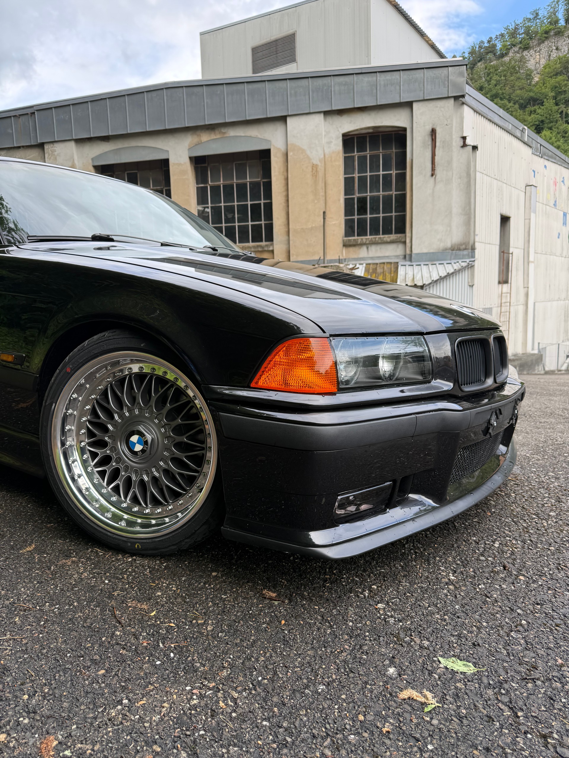 BMW 325i Coupé-image-5