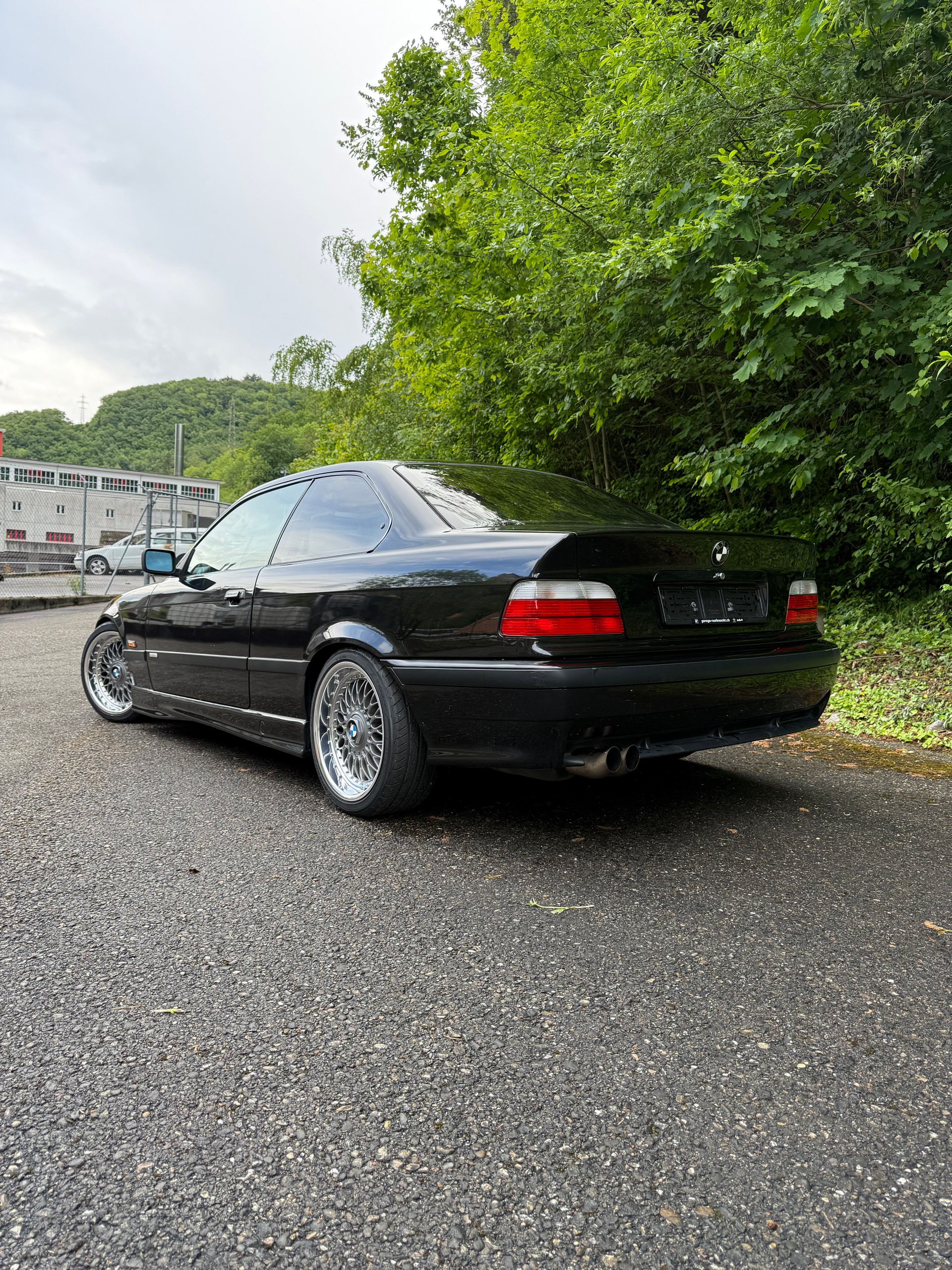 BMW 325i Coupé-image-2