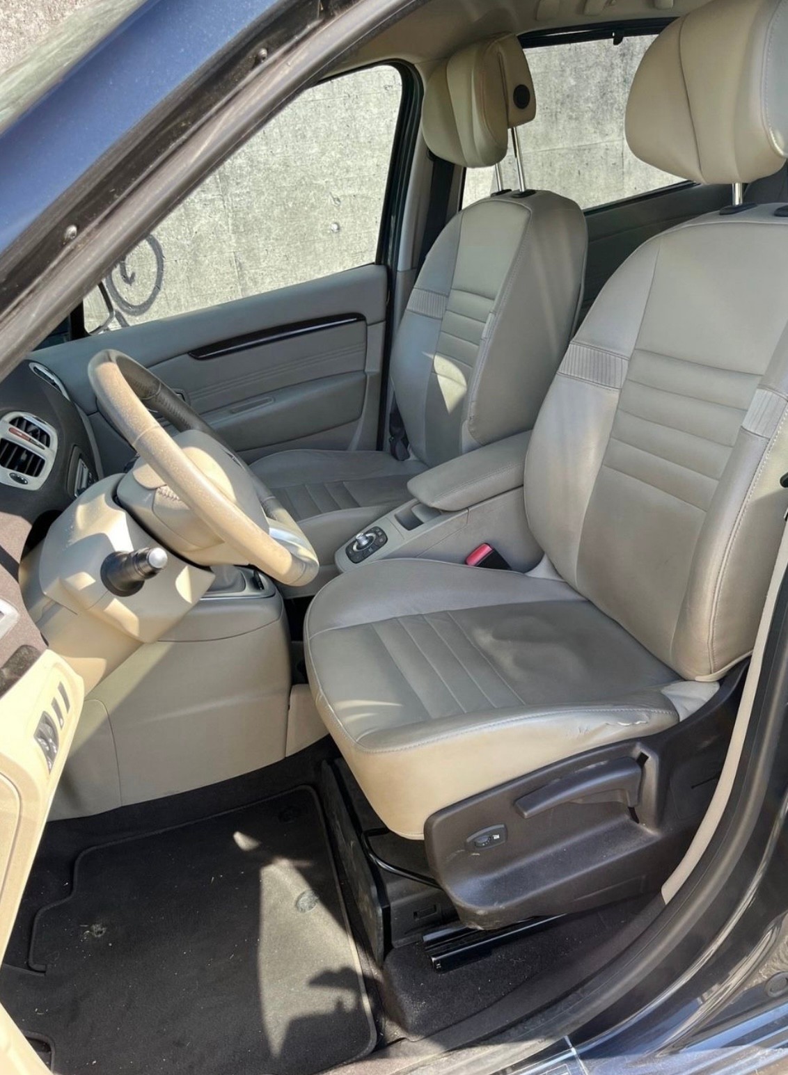 RENAULT Scénic 2.0 16V Expression X-Tronic CVT-image-9