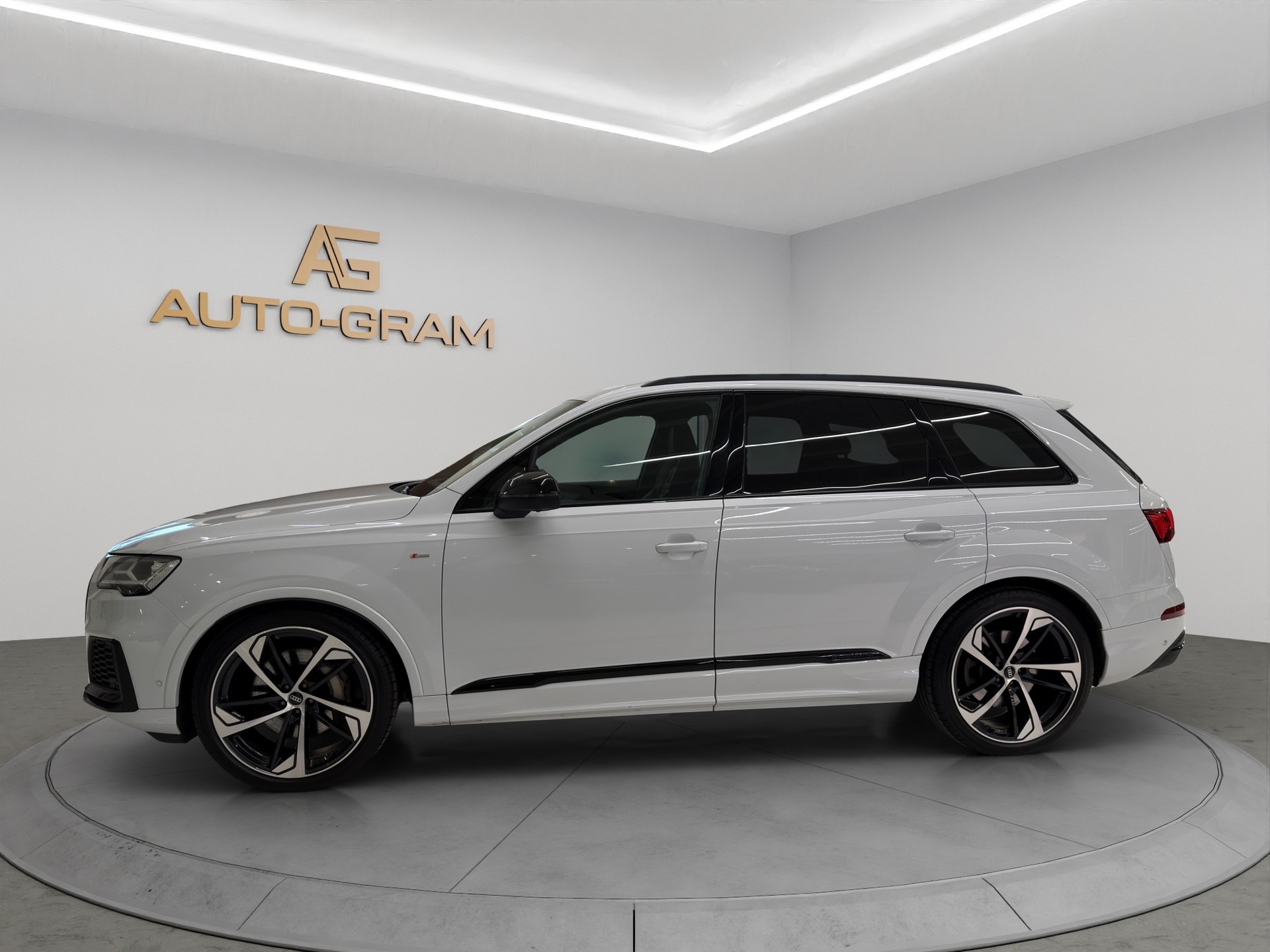 AUDI Q7 55 TFSI S Line quattro tiptronic-showroom-element-1