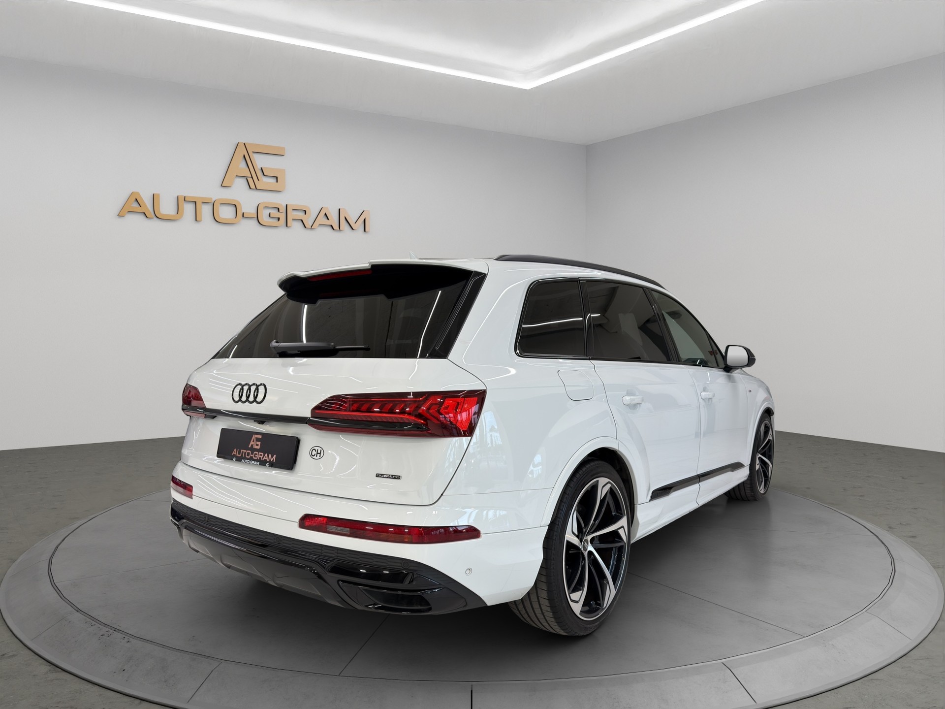 AUDI Q7 55 TFSI S Line quattro tiptronic-image-4