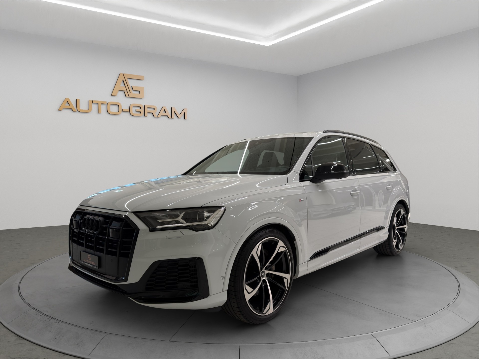 AUDI Q7 55 TFSI S Line quattro tiptronic