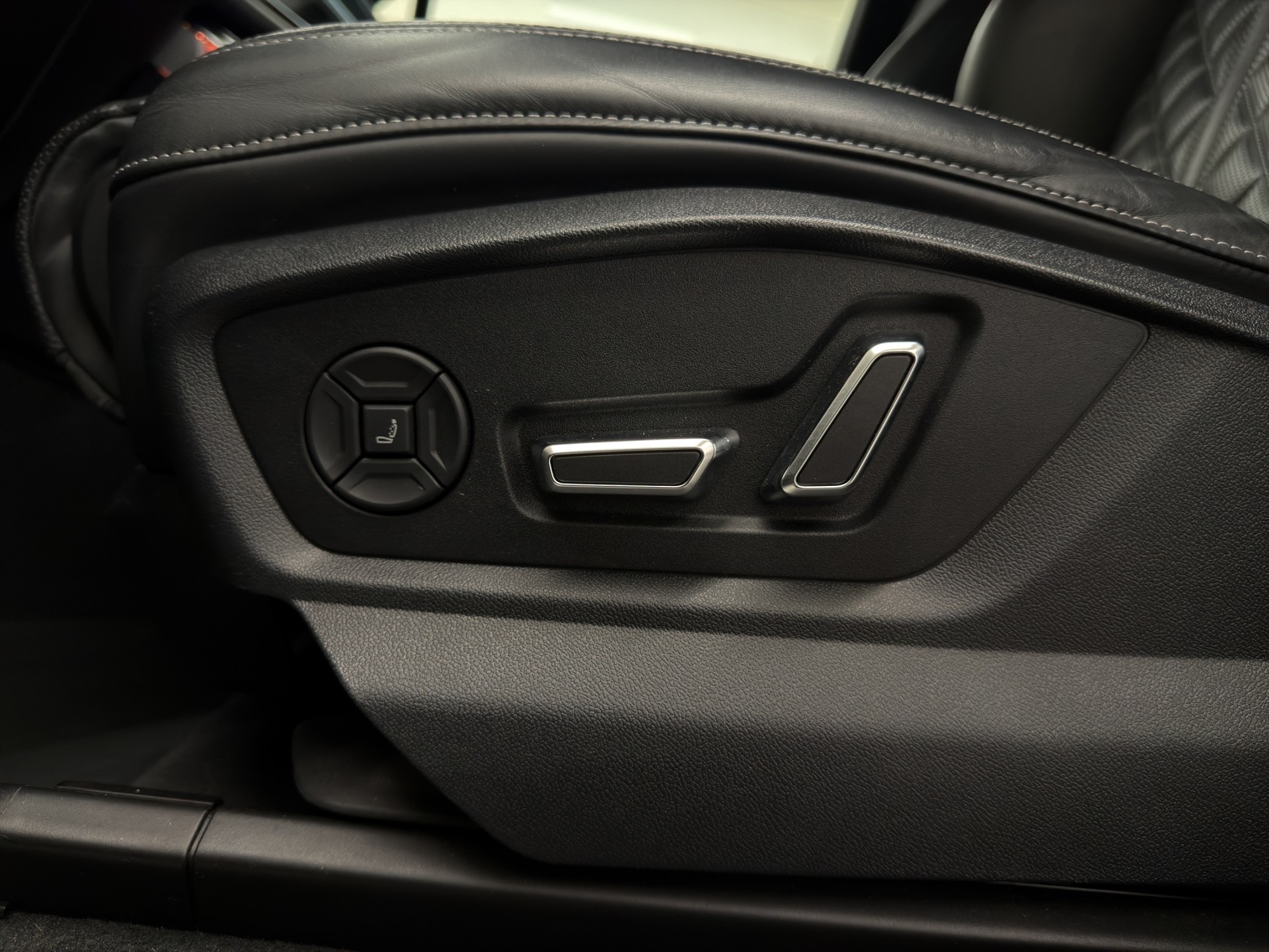 AUDI Q7 55 TFSI S Line quattro tiptronic-image-22