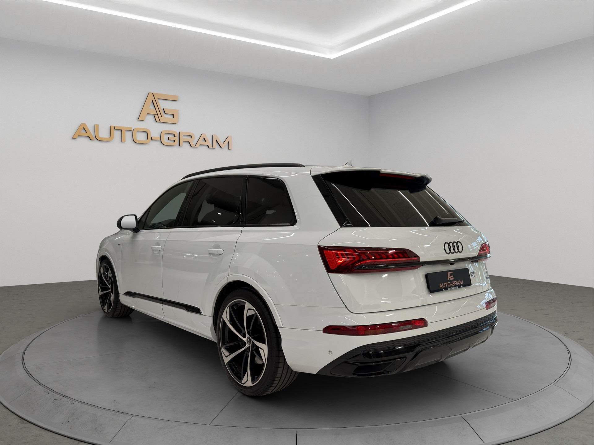 AUDI Q7 55 TFSI S Line quattro tiptronic-showroom-element-2