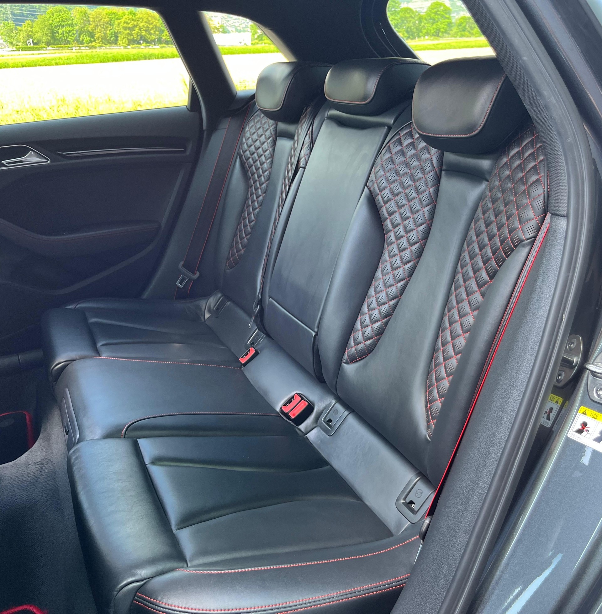 AUDI RS3 2.5 TSI quattro S-tronic-image-11