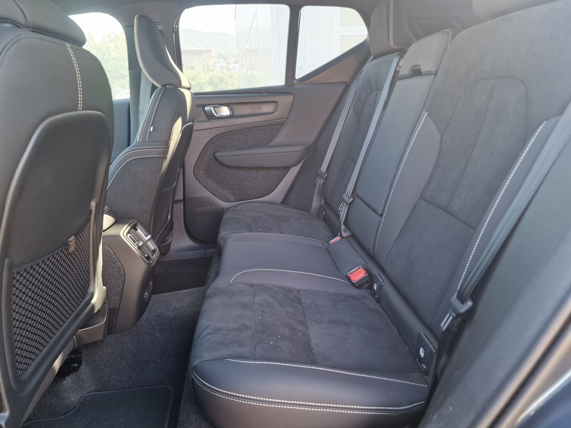 VOLVO EX40 82kWh Twin Motor Performance AWD Xcentric Ultra Black Edition 60Mt Gara-image-11