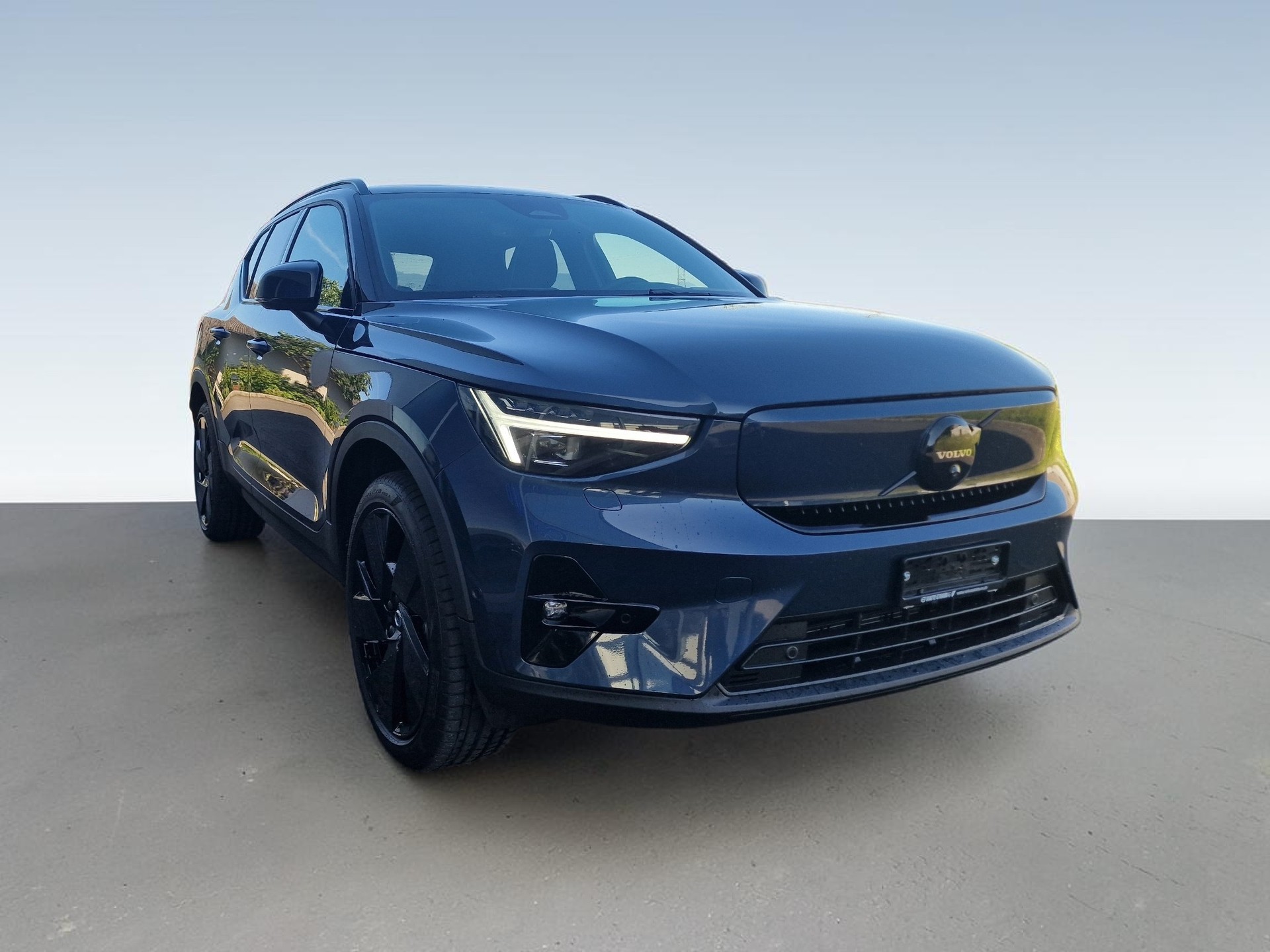 VOLVO EX40 82kWh Twin Motor Performance AWD Xcentric Ultra Black Edition 60Mt Gara-showroom-element-1