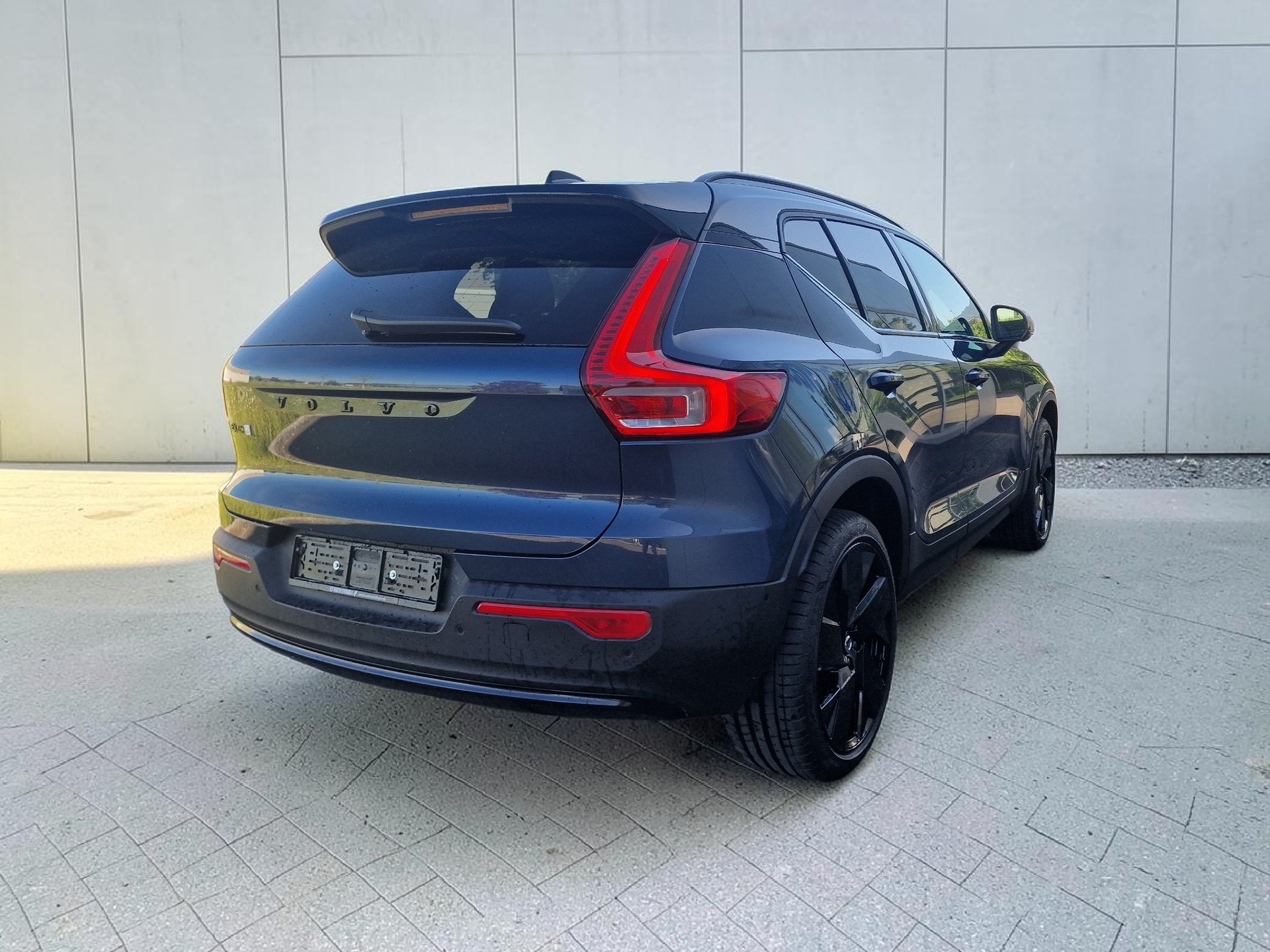 VOLVO EX40 82kWh Twin Motor Performance AWD Xcentric Ultra Black Edition 60Mt Gara-image-7