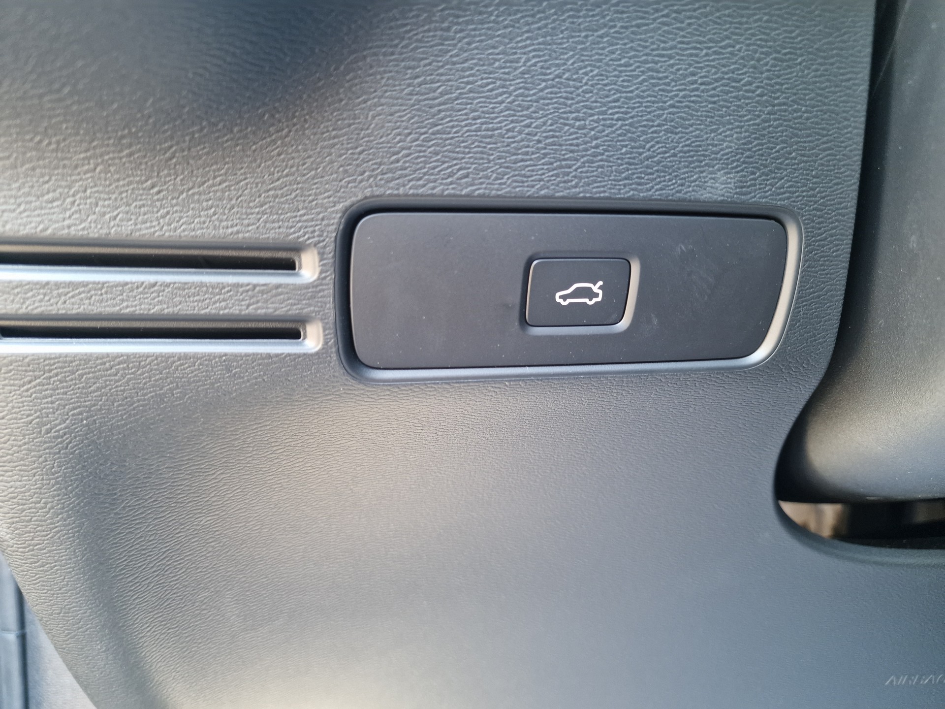 VOLVO EX40 82kWh Twin Motor Performance AWD Xcentric Ultra Black Edition 60Mt Gara-image-14