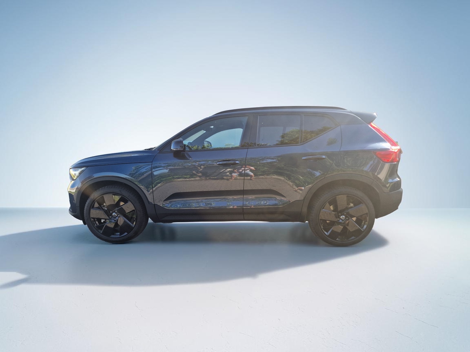 VOLVO EX40 82kWh Twin Motor Performance AWD Xcentric Ultra Black Edition 60Mt Gara-image-4