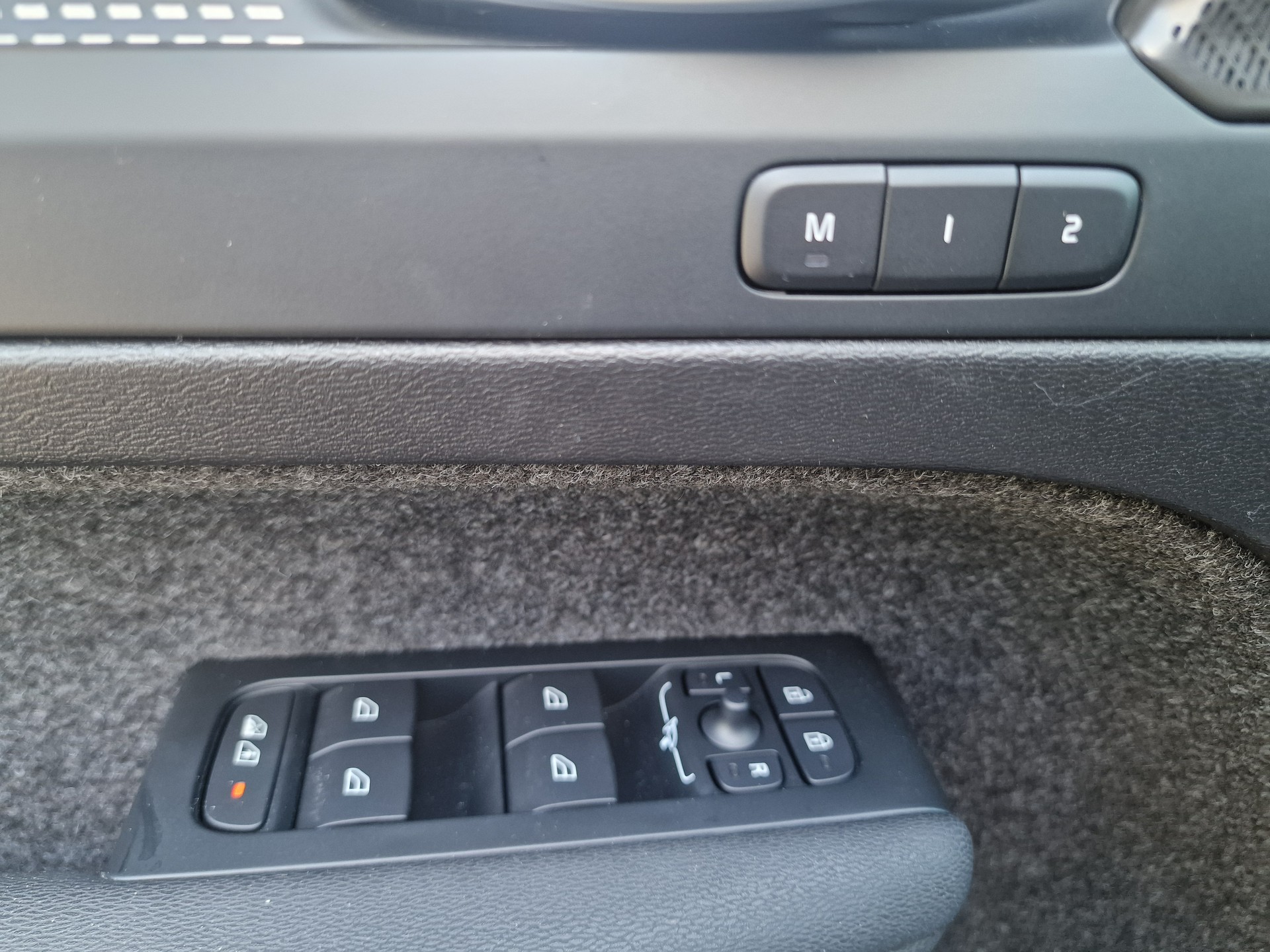VOLVO EX40 82kWh Twin Motor Performance AWD Xcentric Ultra Black Edition 60Mt Gara-image-23