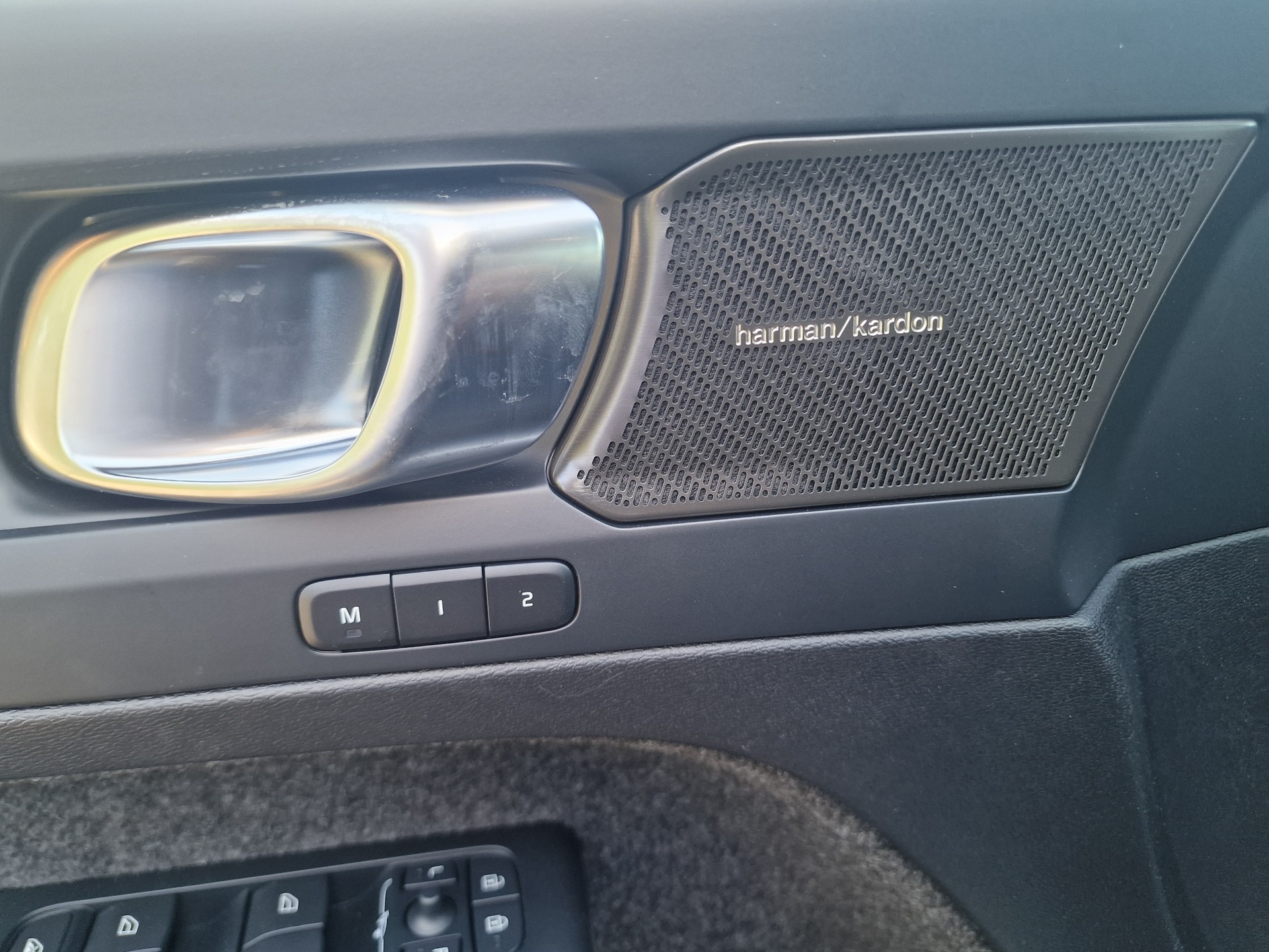 VOLVO EX40 82kWh Twin Motor Performance AWD Xcentric Ultra Black Edition 60Mt Gara-image-22
