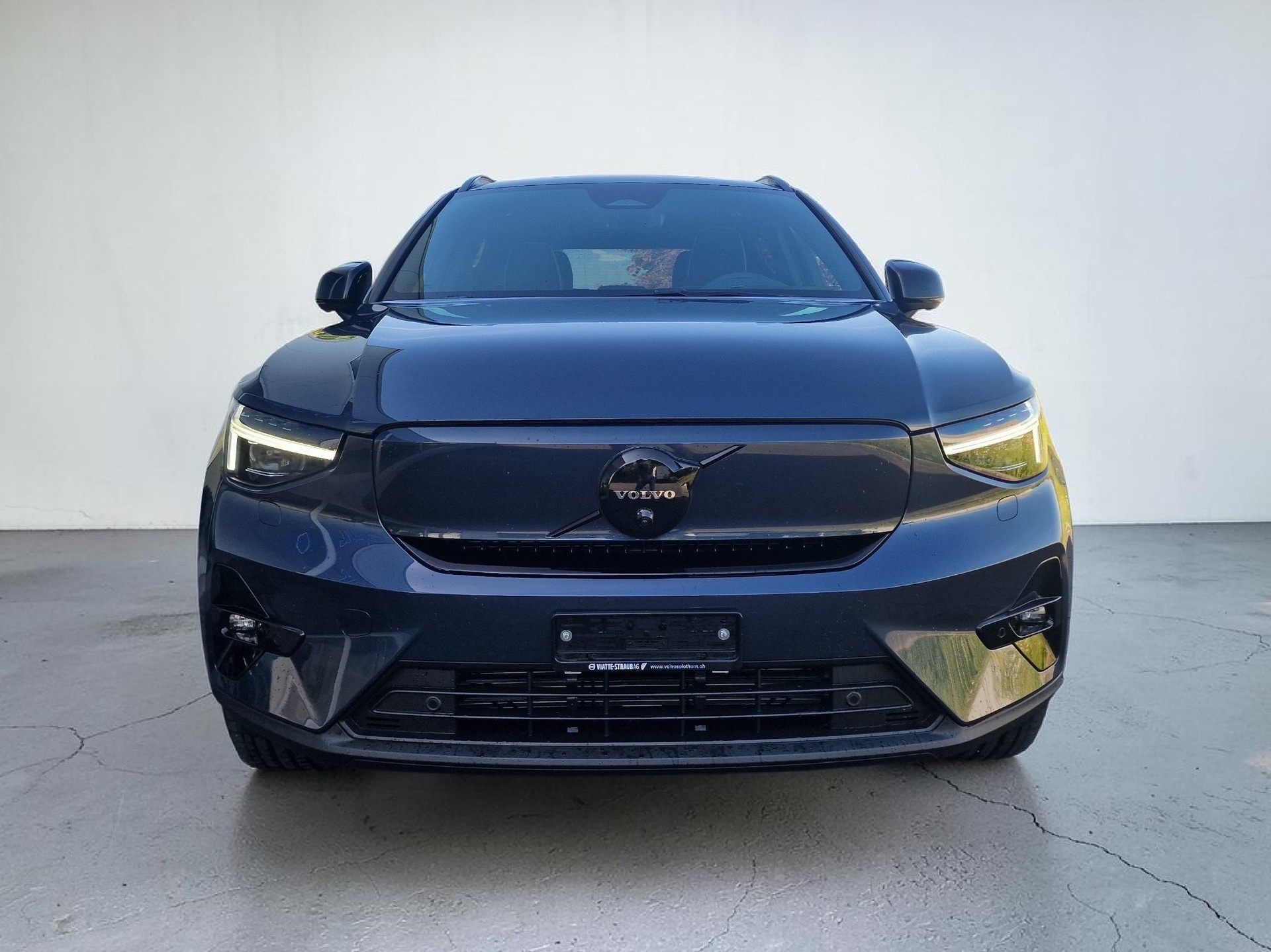 VOLVO EX40 82kWh Twin Motor Performance AWD Xcentric Ultra Black Edition 60Mt Gara-showroom-element-2