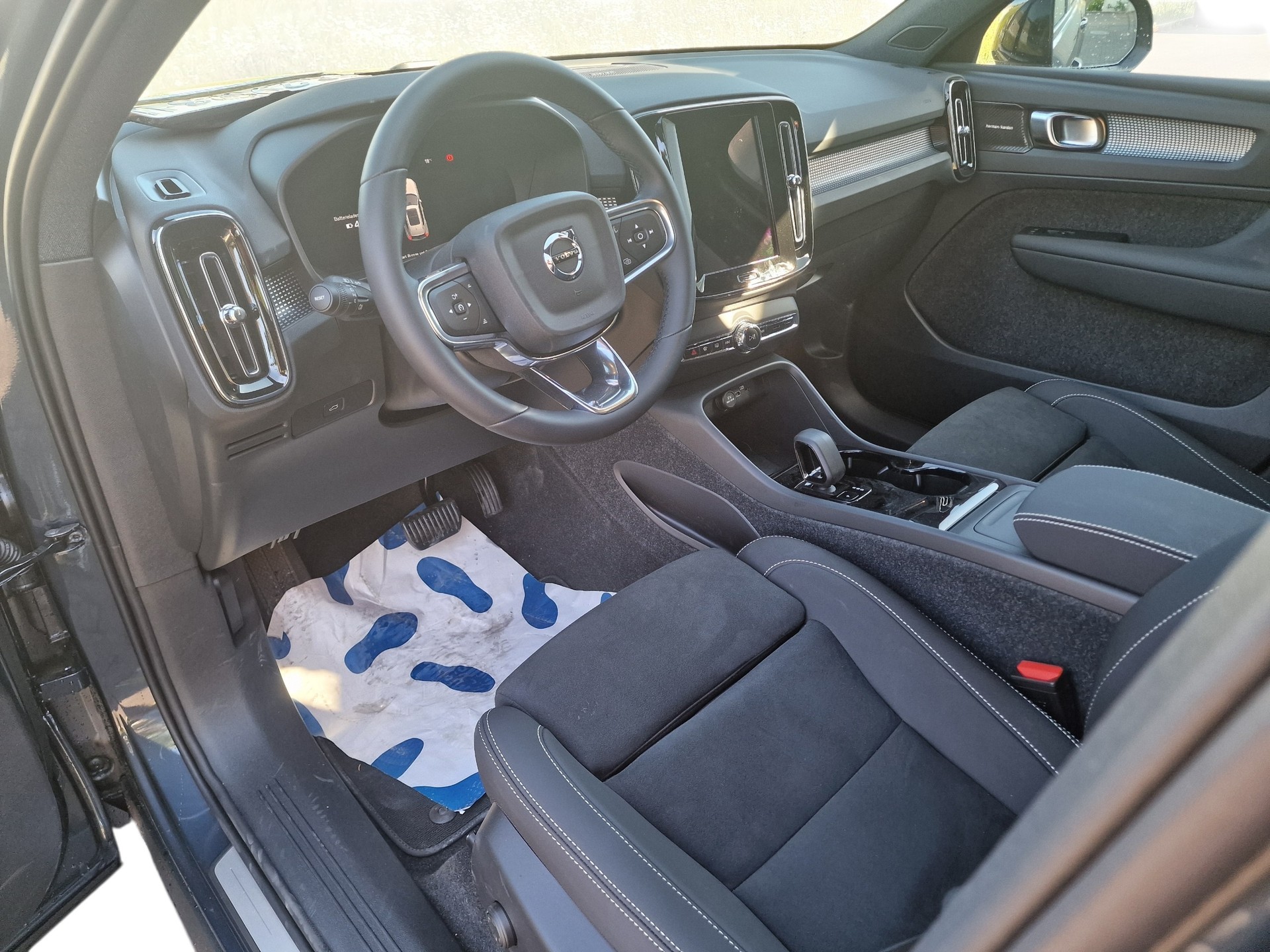 VOLVO EX40 82kWh Twin Motor Performance AWD Xcentric Ultra Black Edition 60Mt Gara-image-8