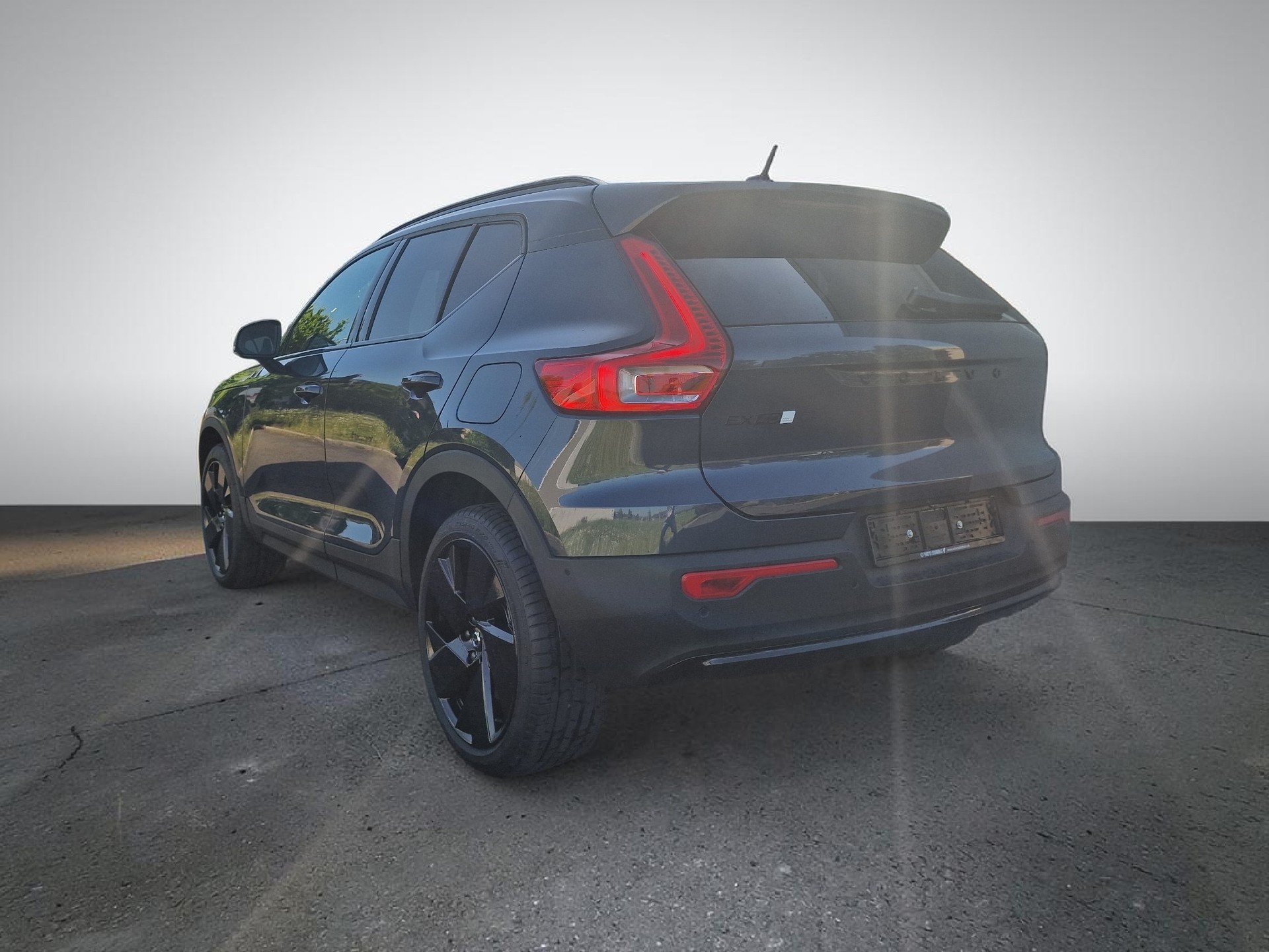 VOLVO EX40 82kWh Twin Motor Performance AWD Xcentric Ultra Black Edition 60Mt Gara-image-5