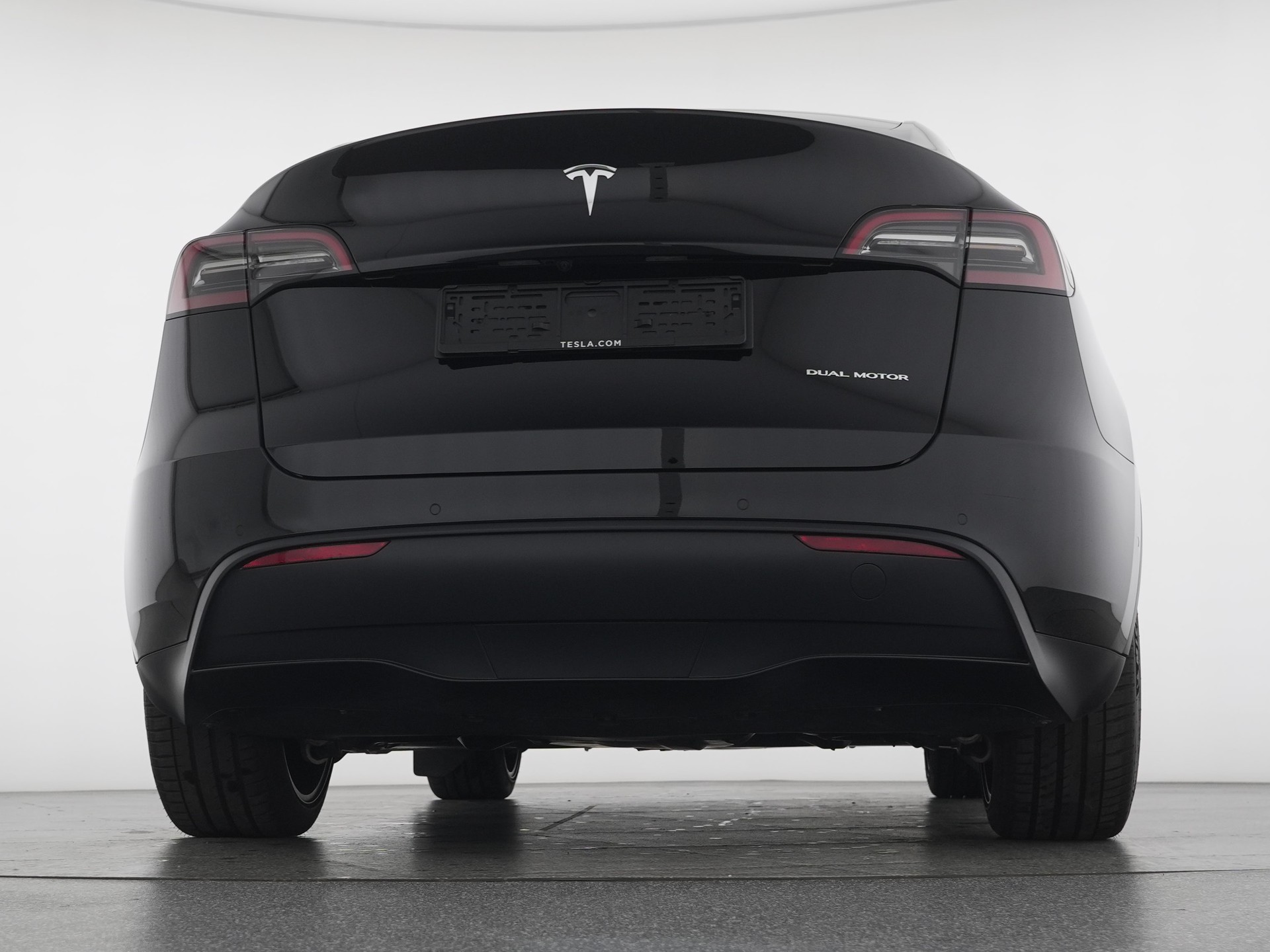 TESLA Model Y Long Range-image-4