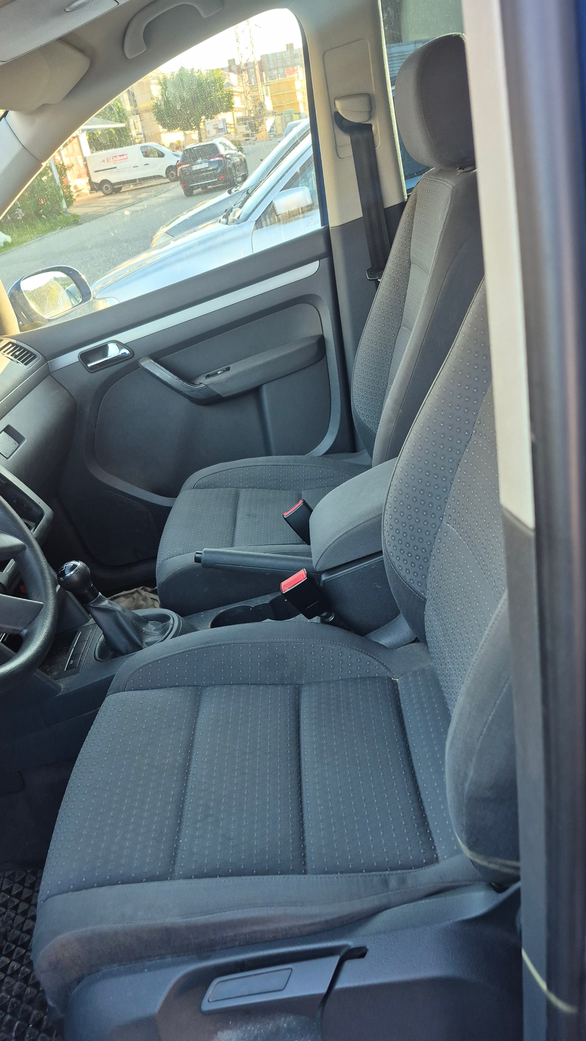 VW Touran 2.0 TDI Trendline-image-7