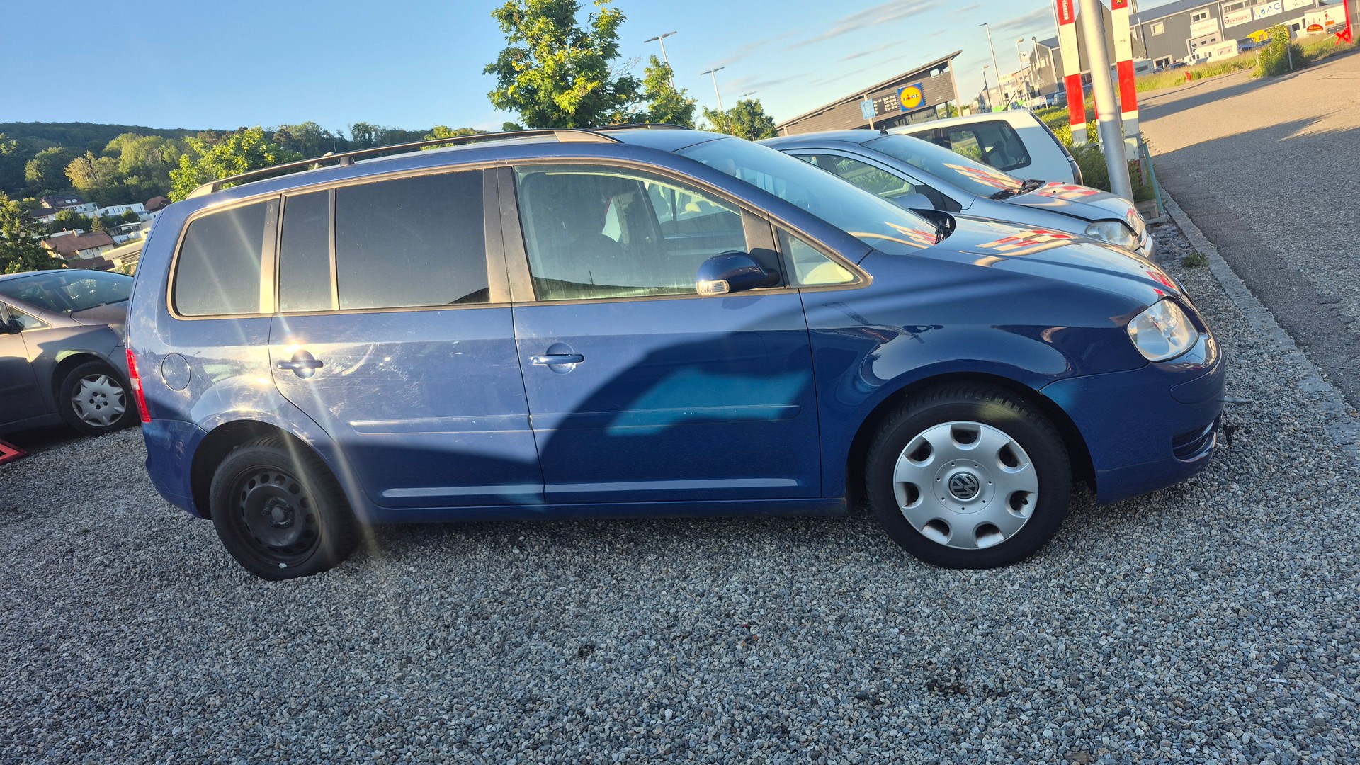 VW Touran 2.0 TDI Trendline-image-3