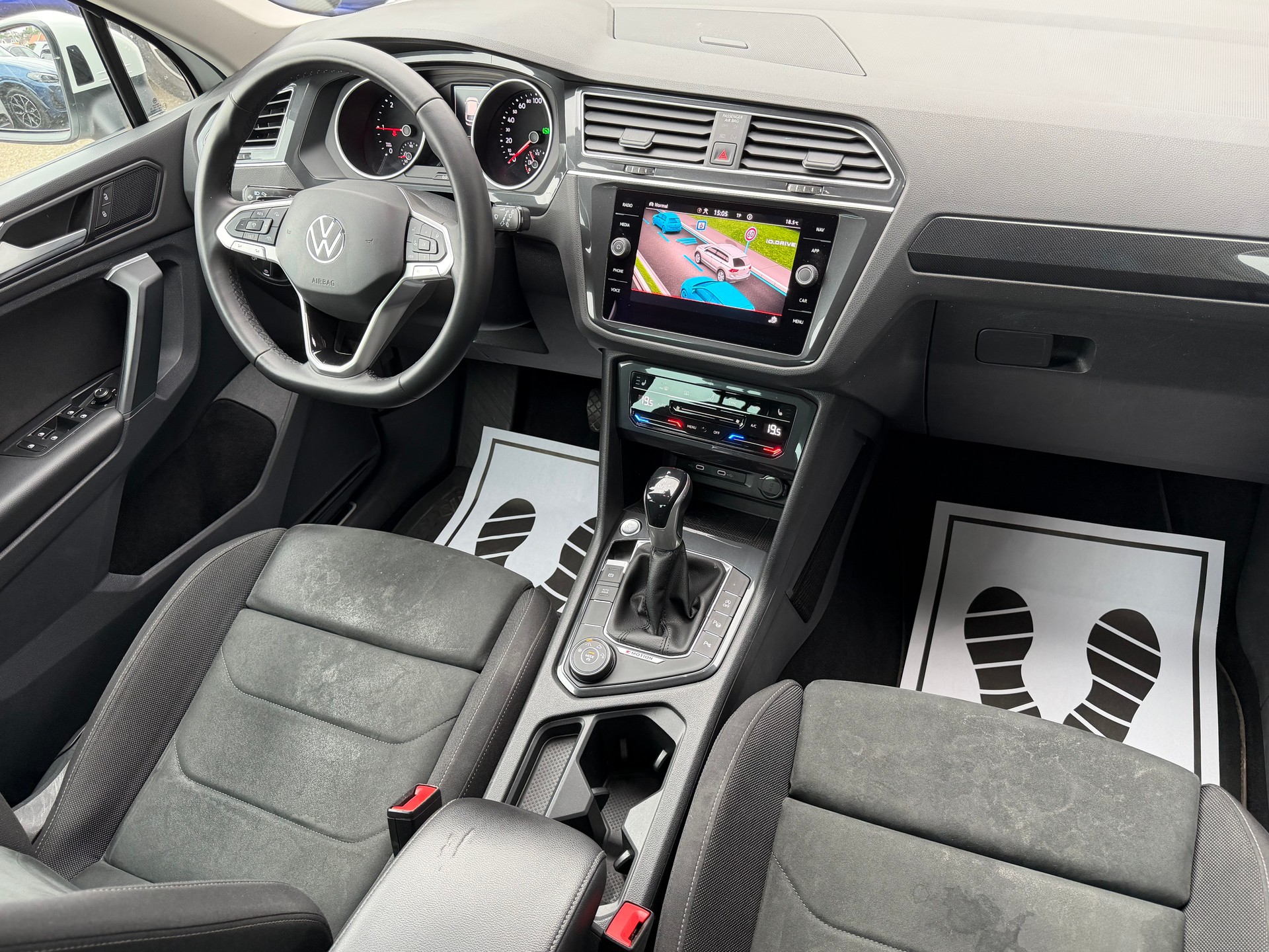 VW Tiguan 2.0 TDI SCR Life 4Motion DSG-image-6
