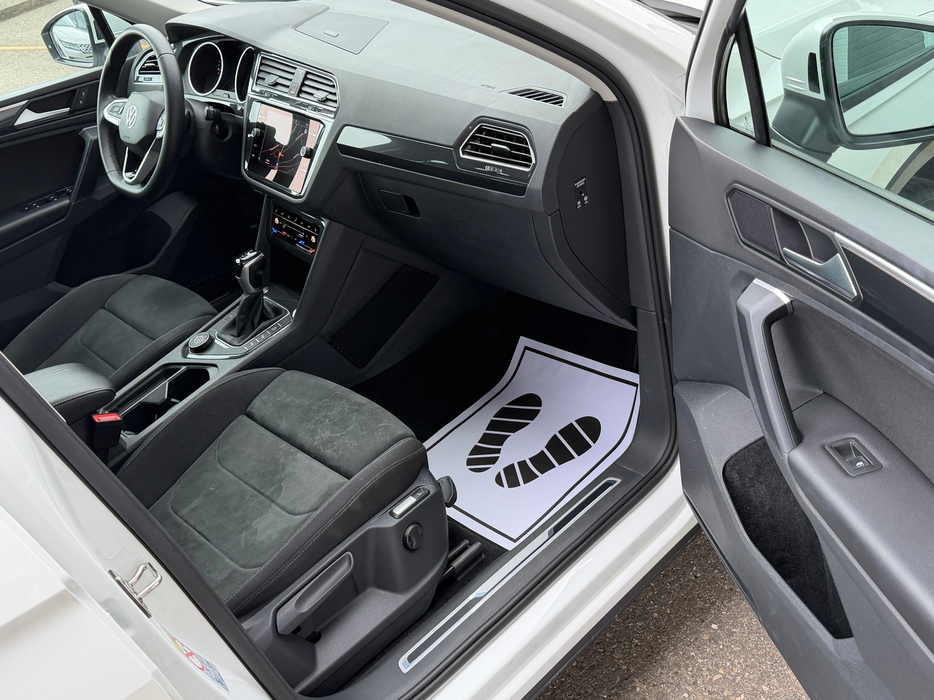 VW Tiguan 2.0 TDI SCR Life 4Motion DSG-image-7