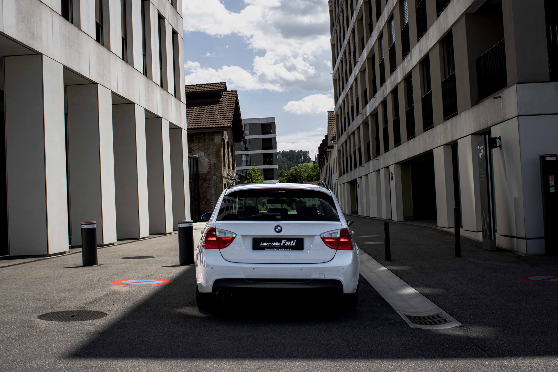 BMW 325i M Paket Touring-showroom-element-3
