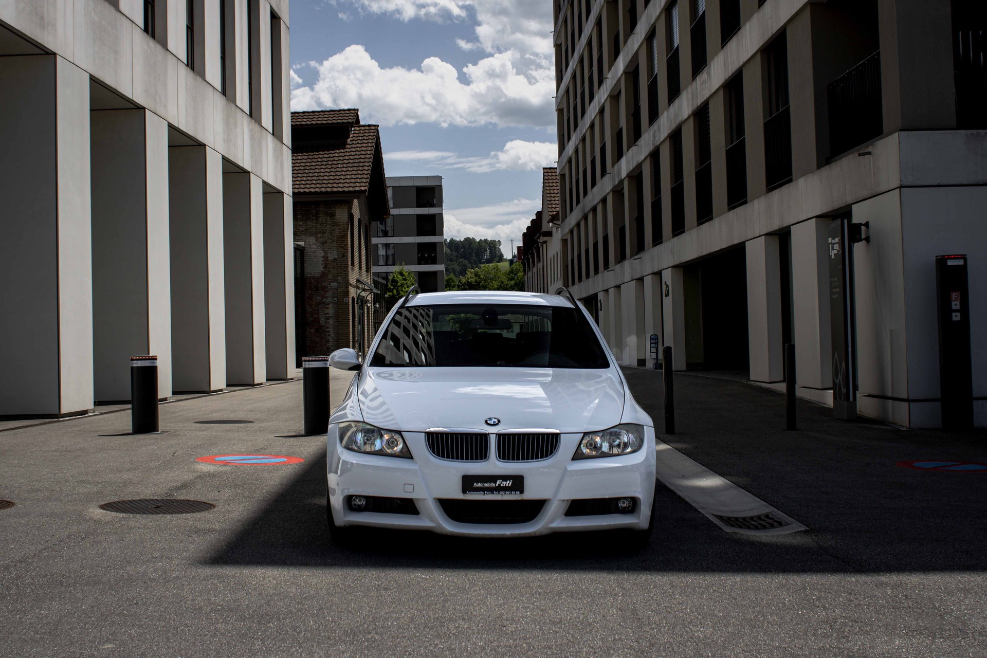 BMW 325i M Paket Touring-showroom-element-2