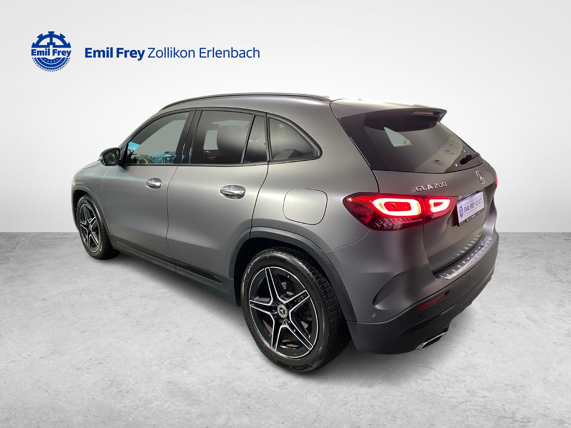 MERCEDES-BENZ GLA 200 AMG Line 4matic-image-4