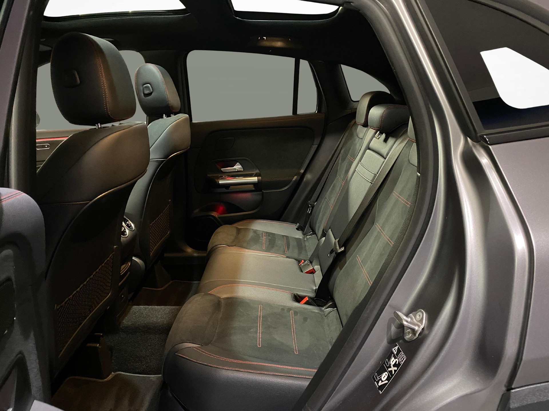 MERCEDES-BENZ GLA 200 AMG Line 4matic-image-12