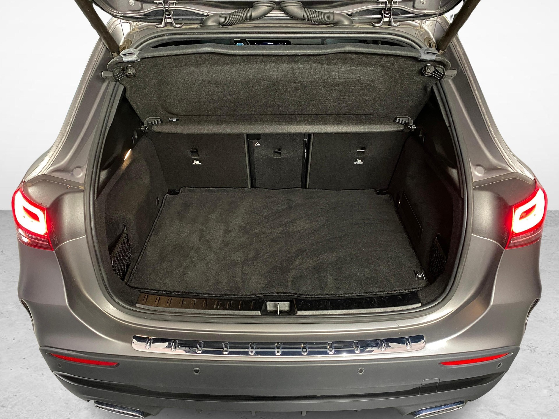 MERCEDES-BENZ GLA 200 AMG Line 4matic-image-13