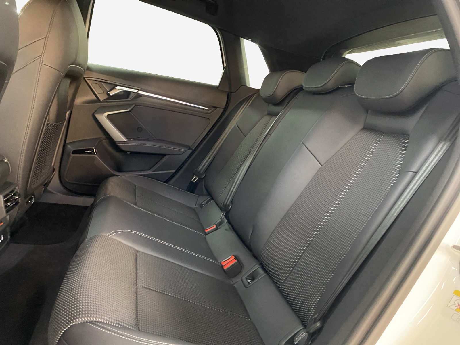 AUDI A3 Sportback TFSI 110 kW S line S tronic-image-11