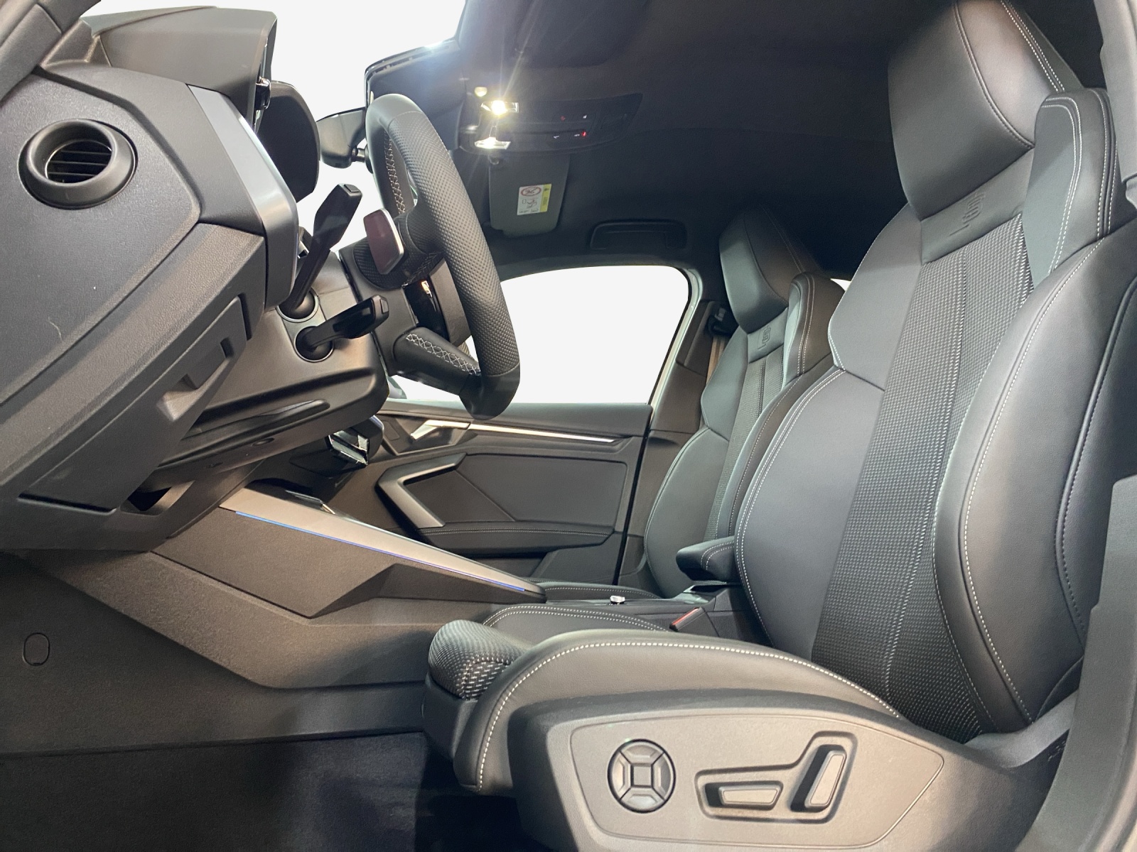 AUDI A3 Sportback TFSI 110 kW S line S tronic-image-7