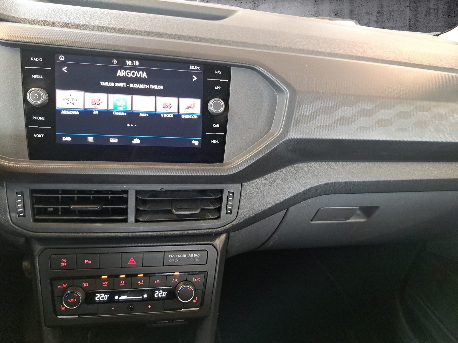 VW T-Cross 1.0 TSI-image-13