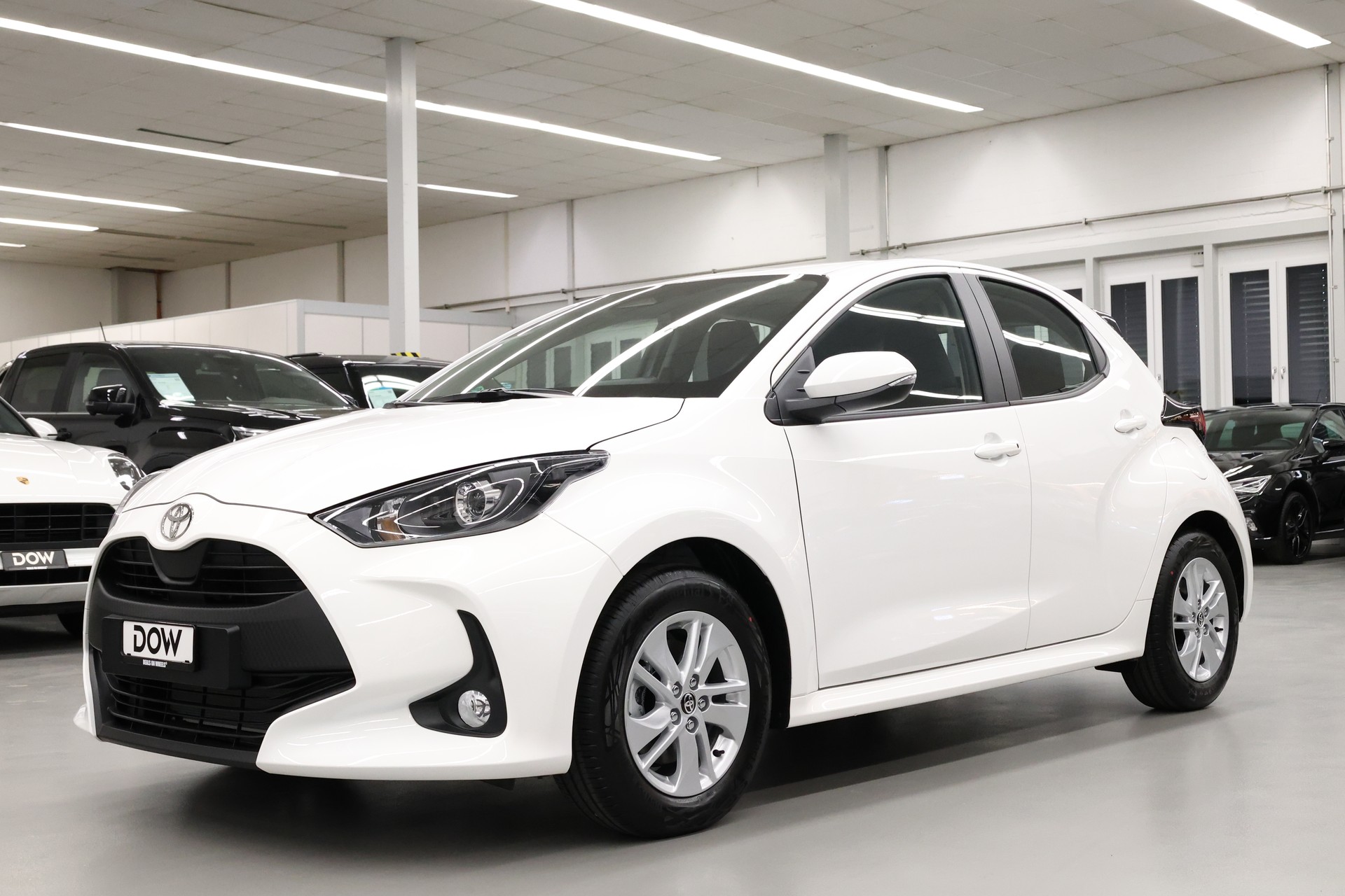 TOYOTA Yaris 1.5 Active Drive e-CVT-showroom-element-2