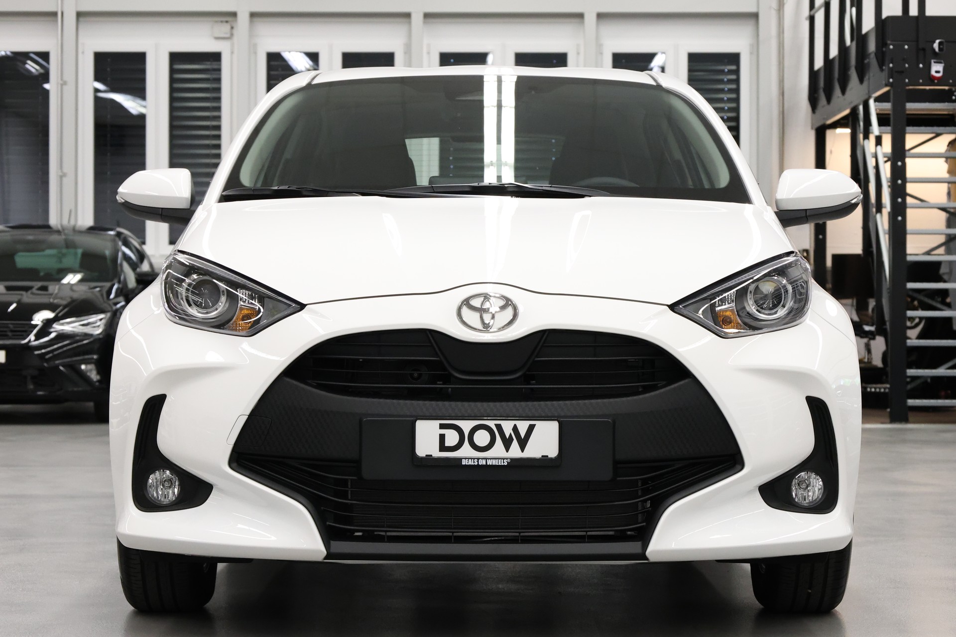 TOYOTA Yaris 1.5 Active Drive e-CVT-image-6