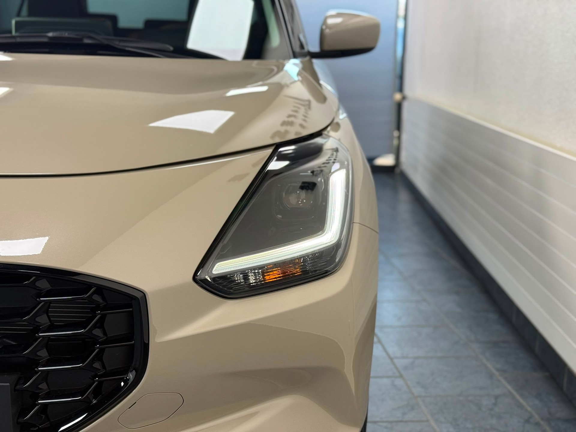 SUZUKI Swift 1.2 Sakura Hybrid CVT-image-9